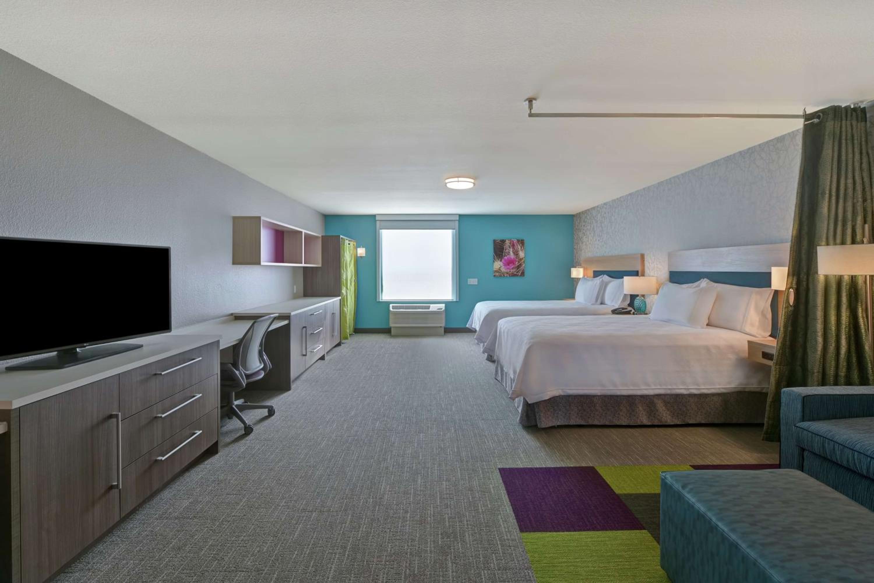 Queen Studio with Two Queen Beds - Non-Smoking - Photo 5