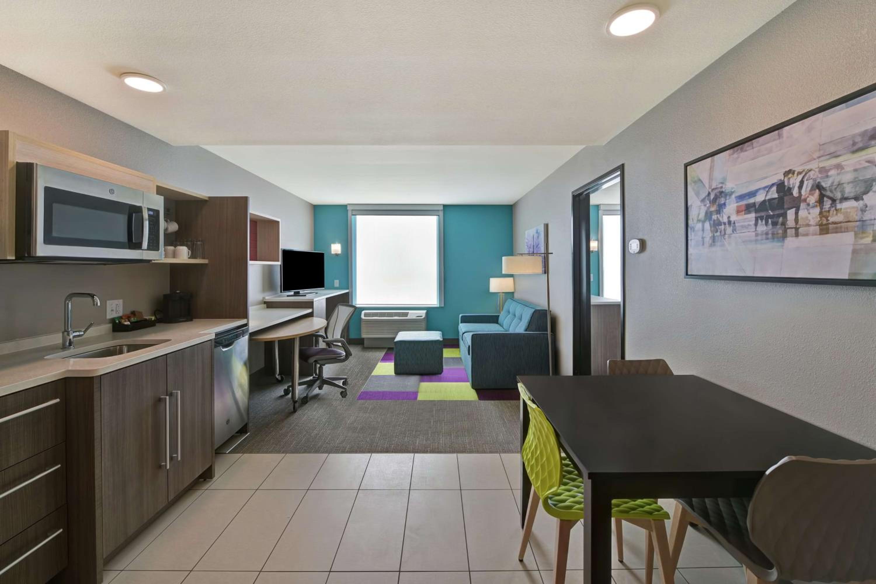 One-Bedroom King Suite - Non-Smoking - Photo 2