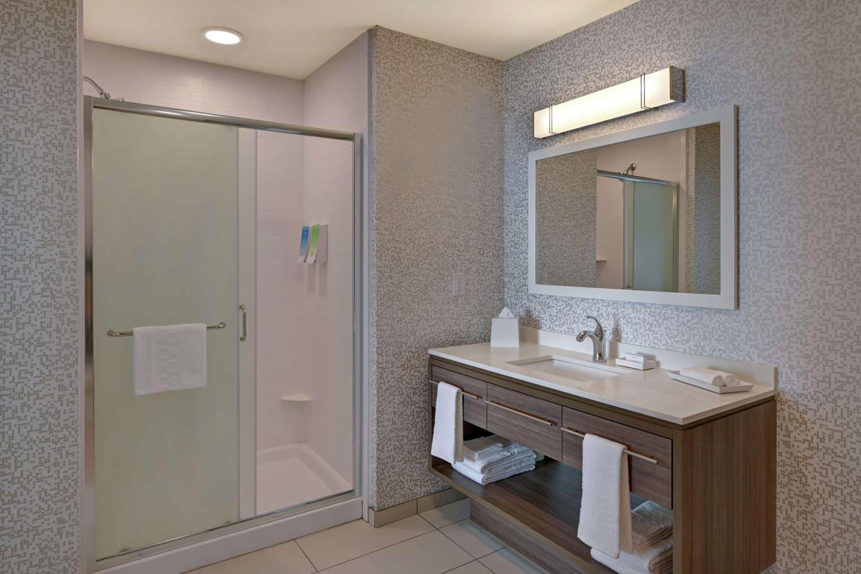 One-Bedroom King Suite - Non-Smoking - Photo 4