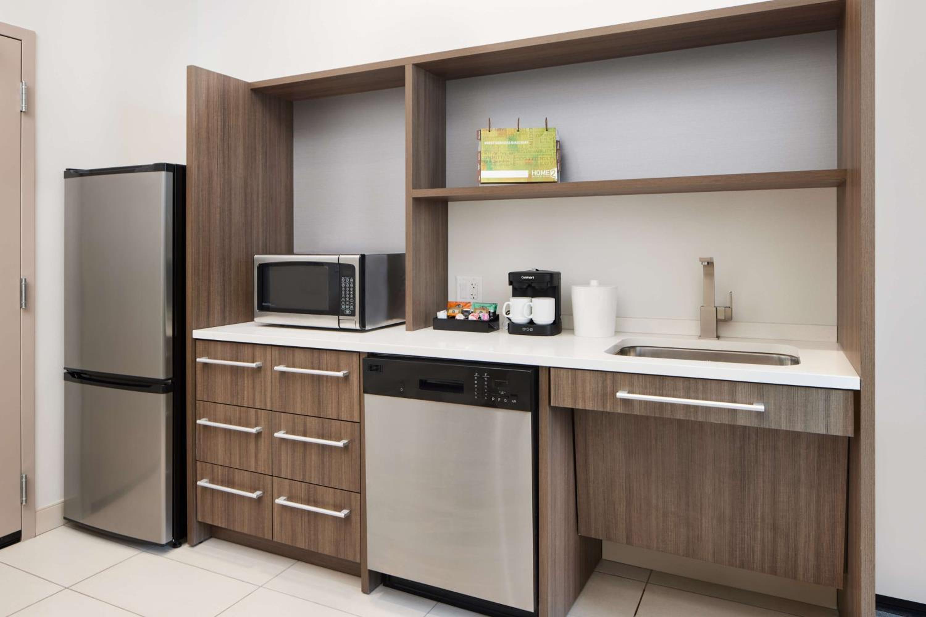 King Suite - Mobility Access/Non-Smoking - Photo 7