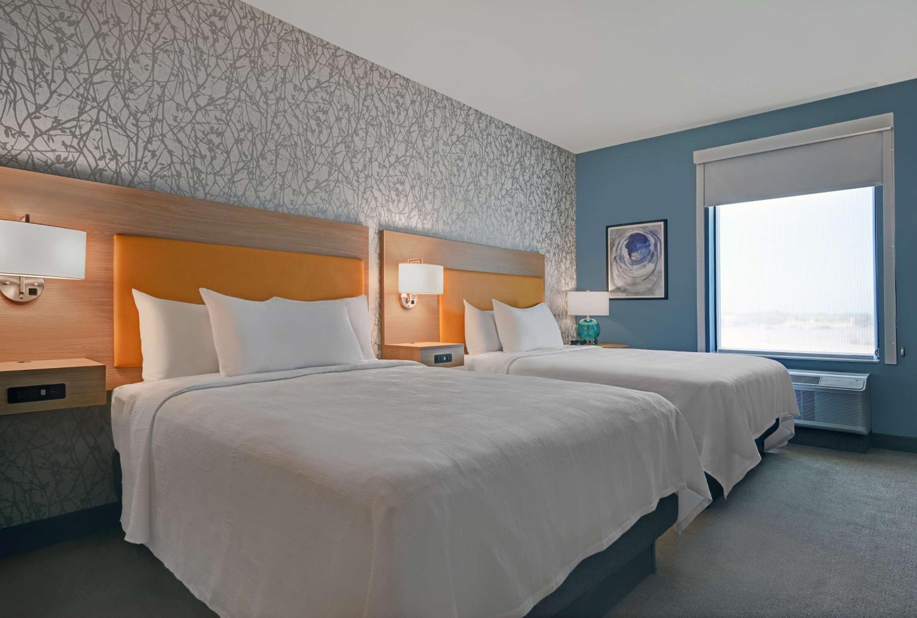 Queen Studio with Two Queen Beds - Non-Smoking - Photo 1