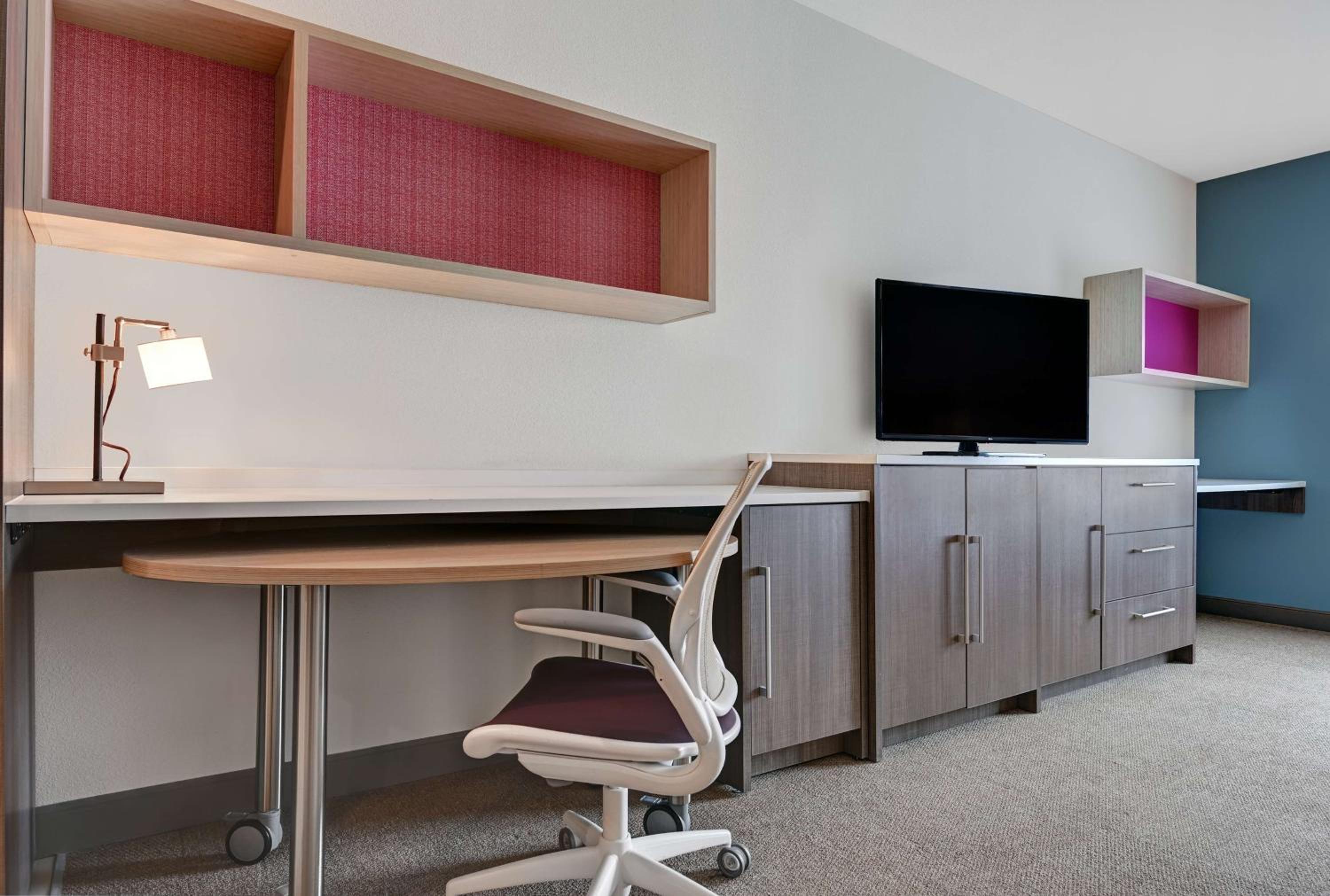 One-Bedroom King Suite - Non-Smoking - Photo 3