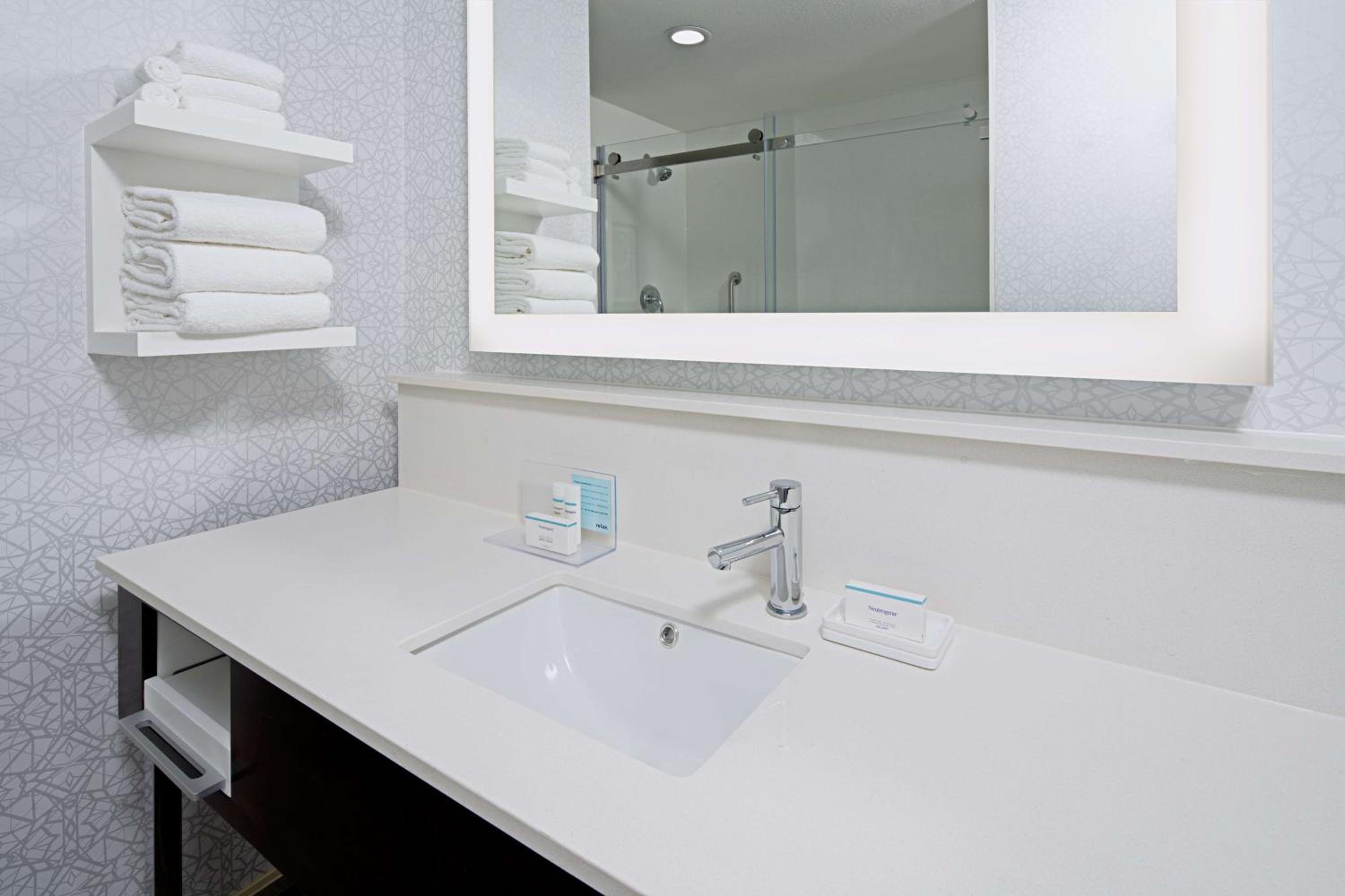 King Studio Suite - Non-Smoking - Photo 4