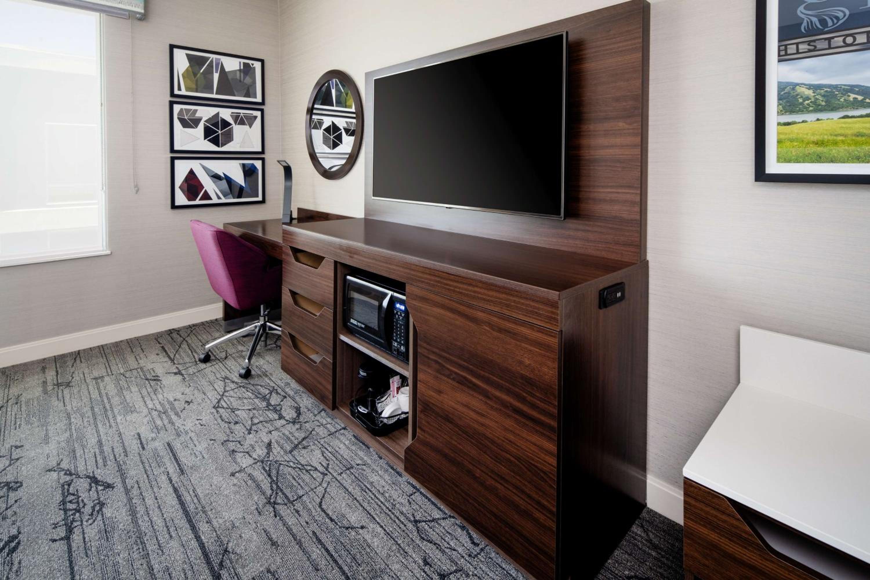 King Room - Hearing Access/Non-Smoking - Photo 1