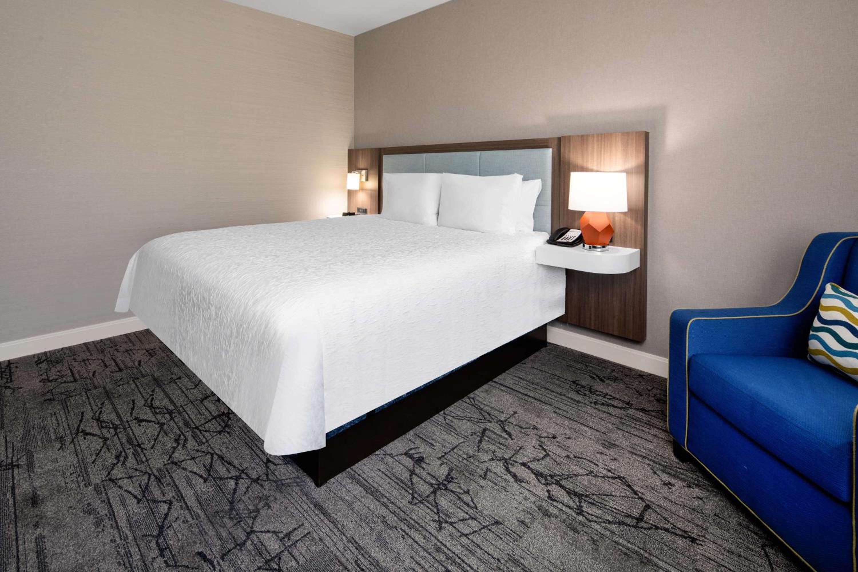 King Room - Hearing Access/Non-Smoking - Photo 2