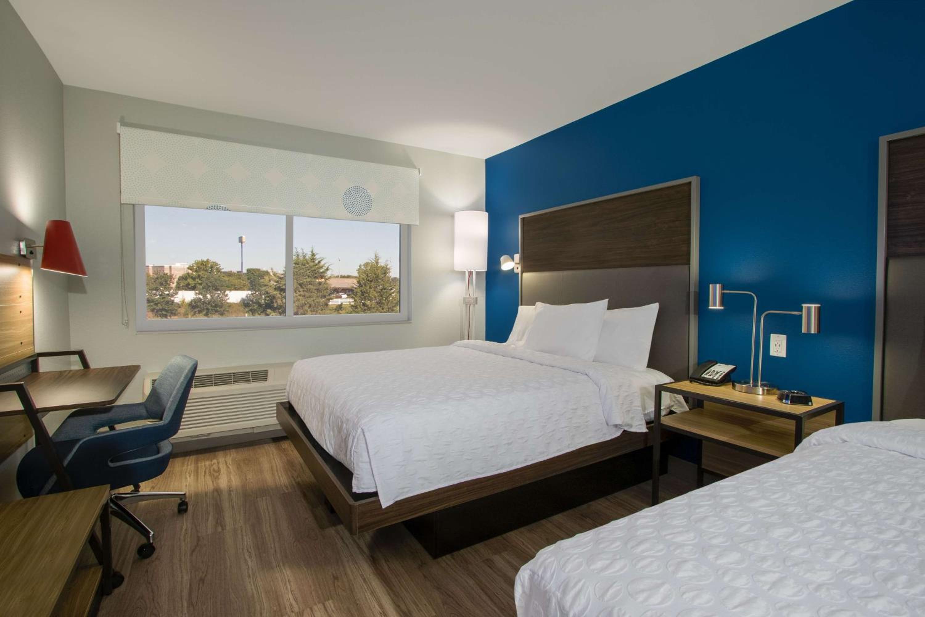 Queen Room with Two Queen Beds - Photo 1