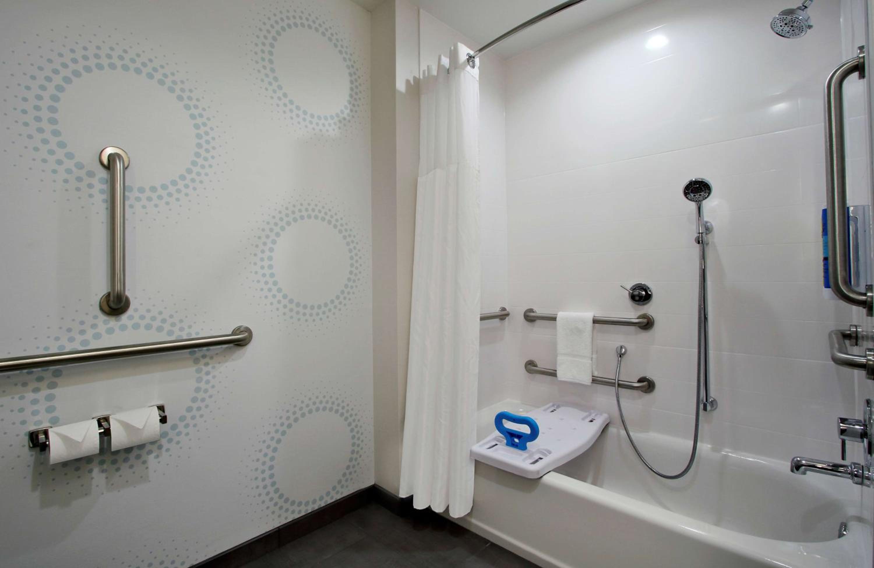 Queen Room with Two Queen Beds - Mobility and Hearing Access - Photo 5
