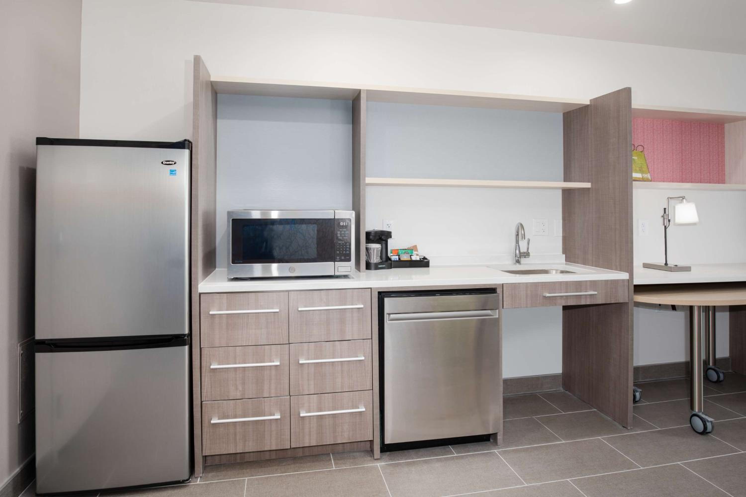 King Suite - Mobility and Hearing Access/Non-Smoking - Photo 5