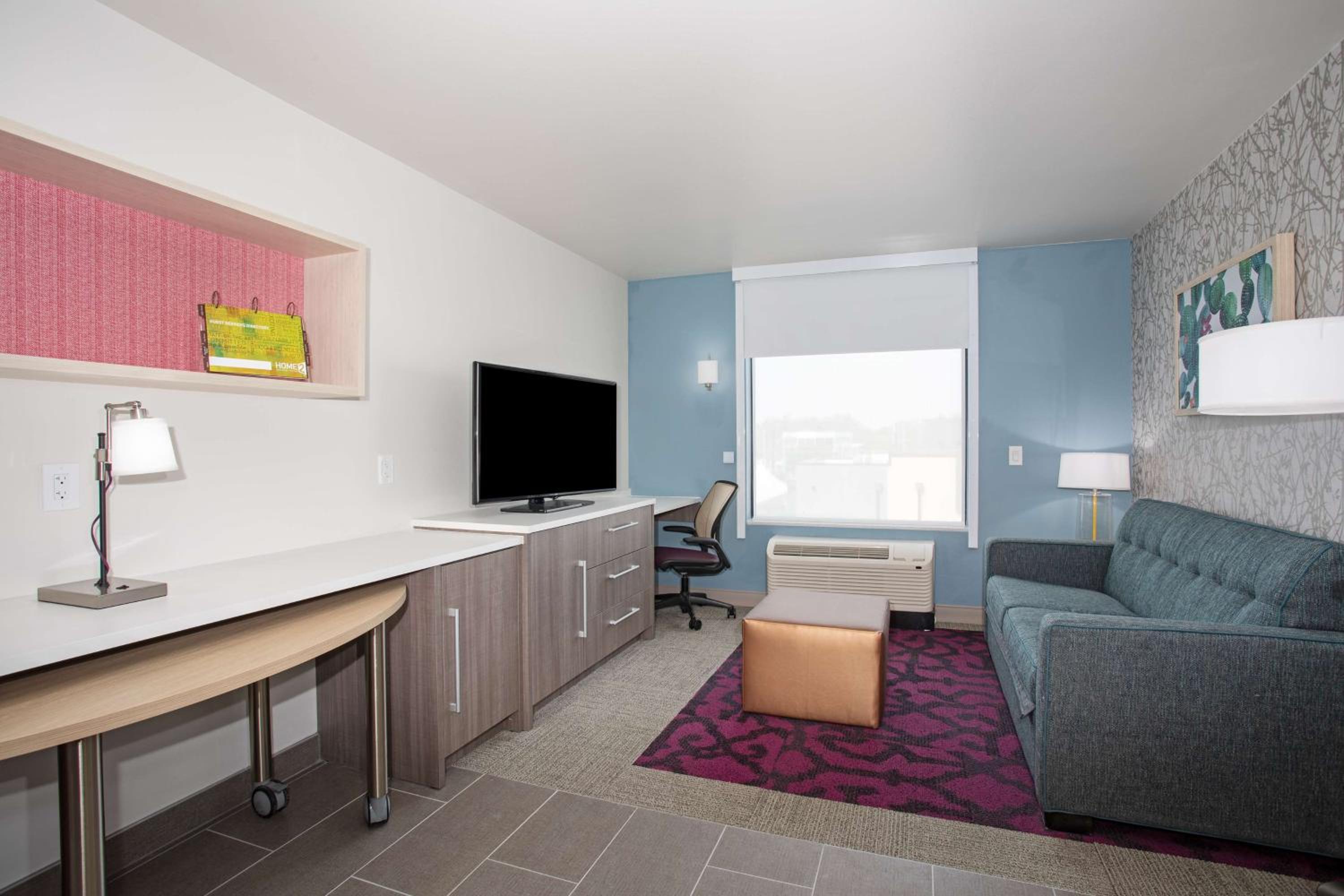 King Suite - Mobility and Hearing Access/Non-Smoking - Photo 1