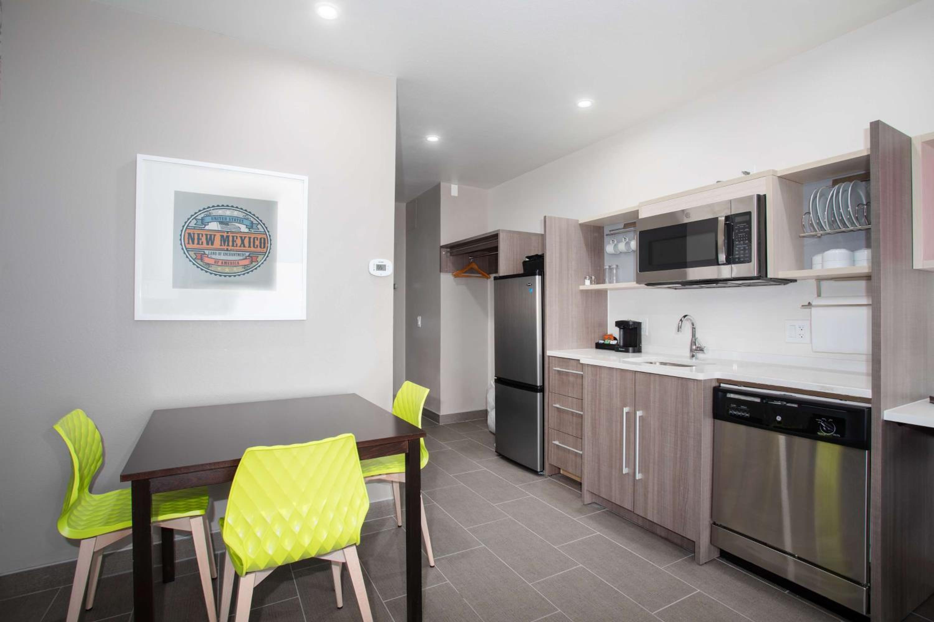 One-Bedroom King Suite - Non-Smoking - Photo 4