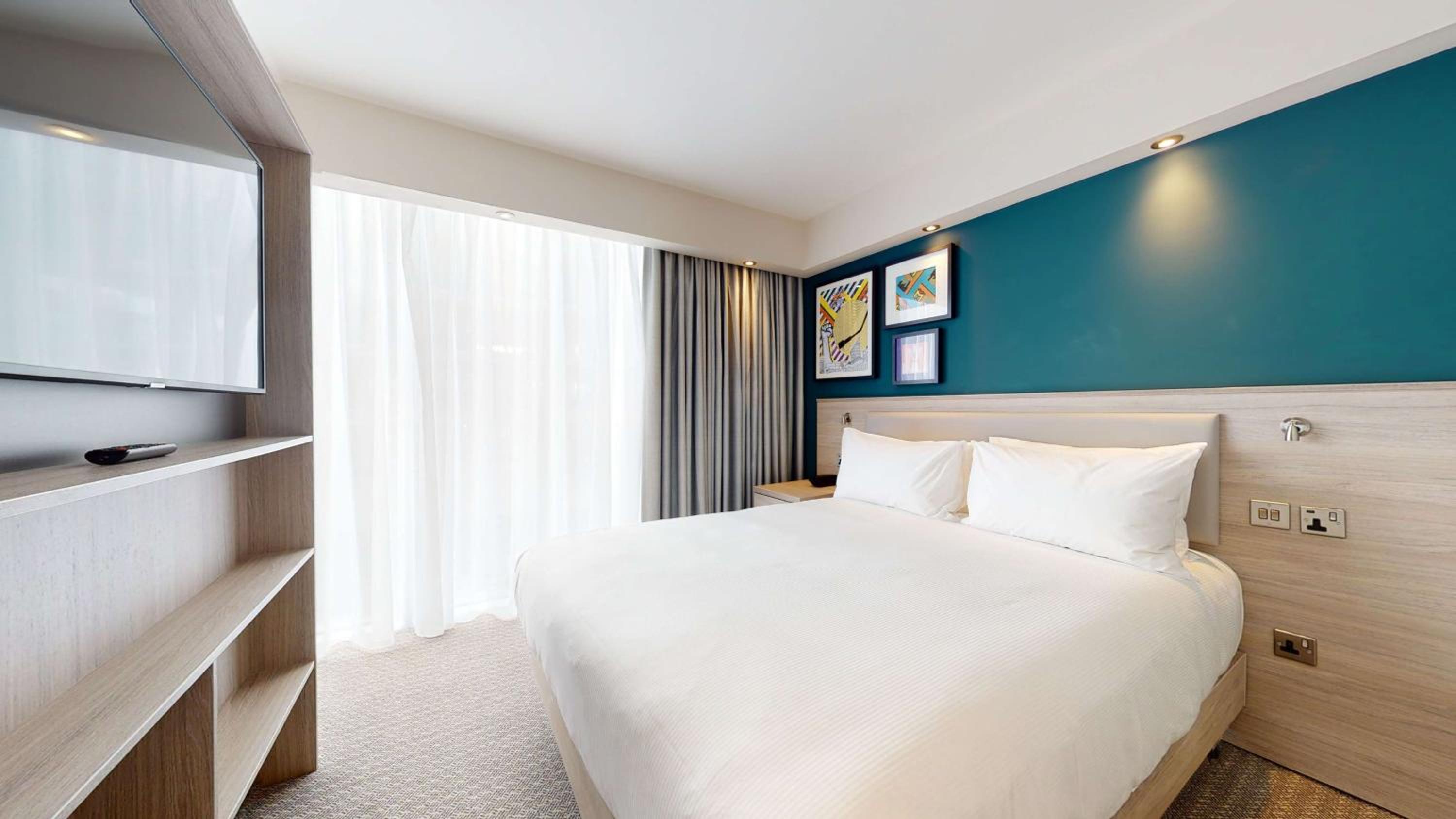 Premium Queen Room with Lounge Area - Photo 2