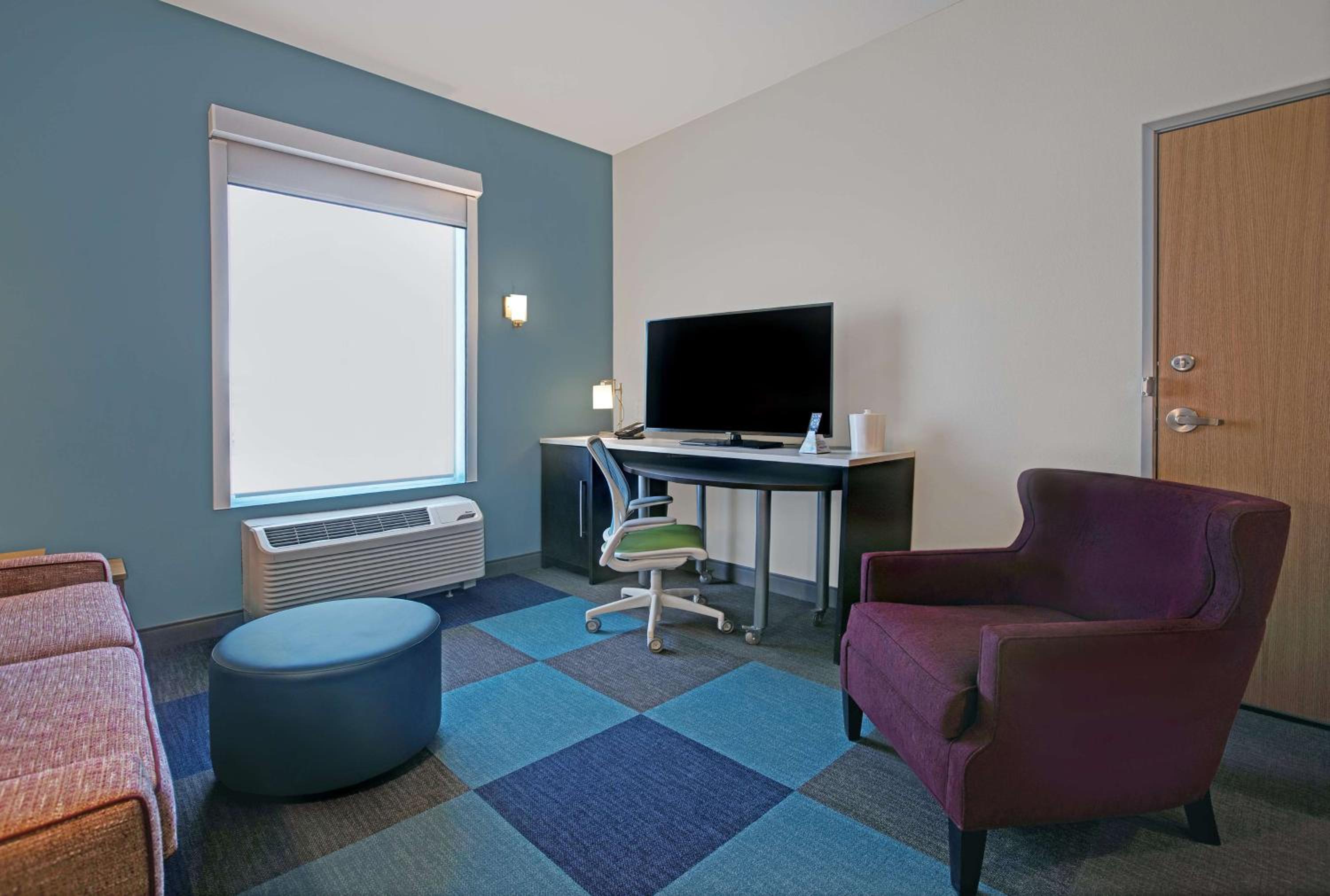 King Suite - Hearing Access/Non-Smoking - Photo 1
