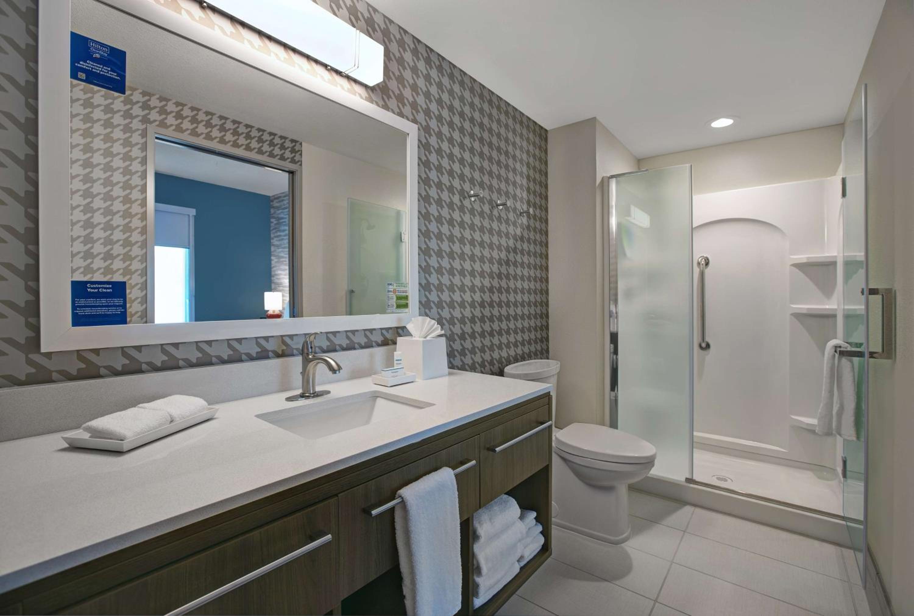 One-Bedroom King Suite - Non-Smoking photo 2