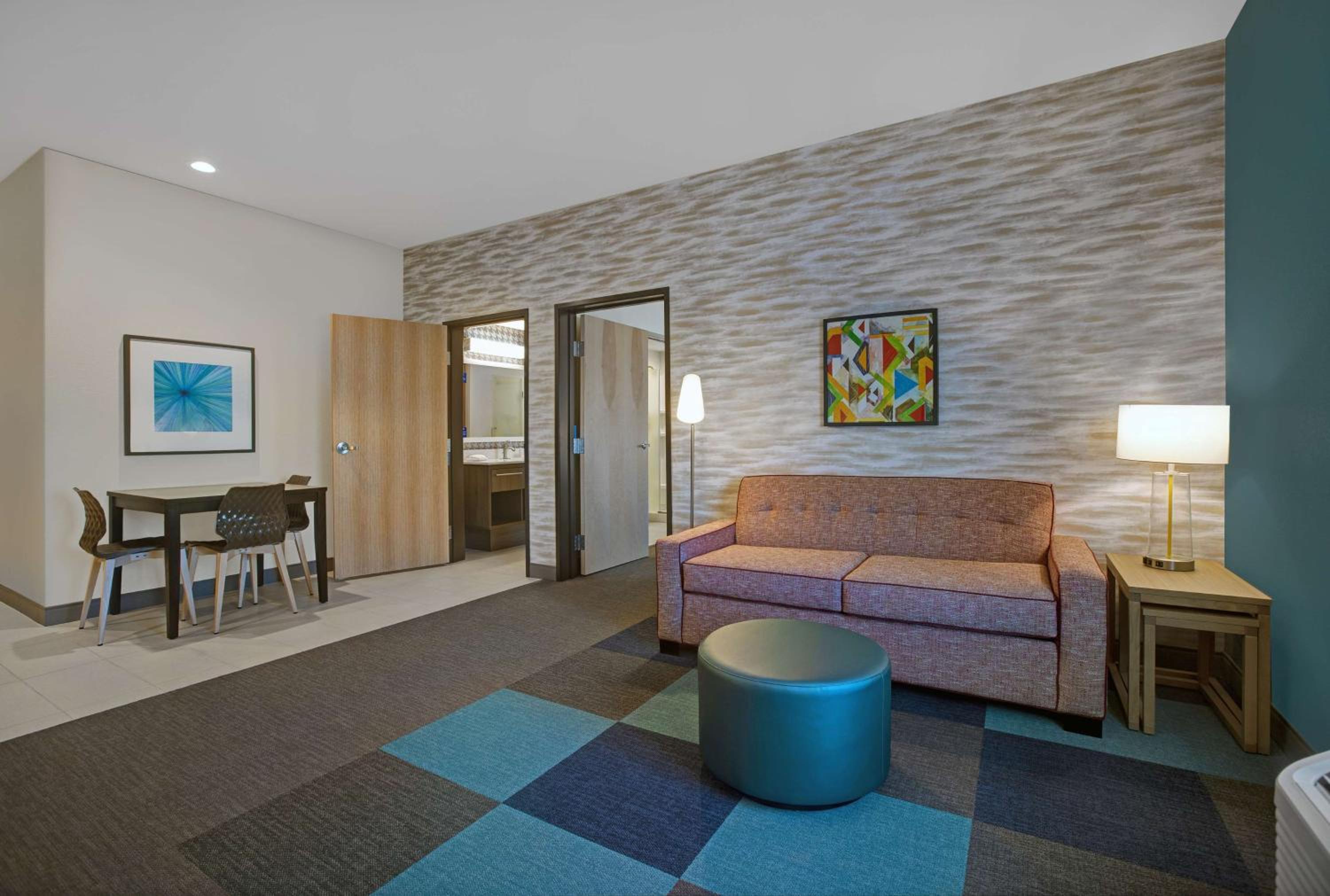 One-Bedroom King Suite - Non-Smoking photo 3