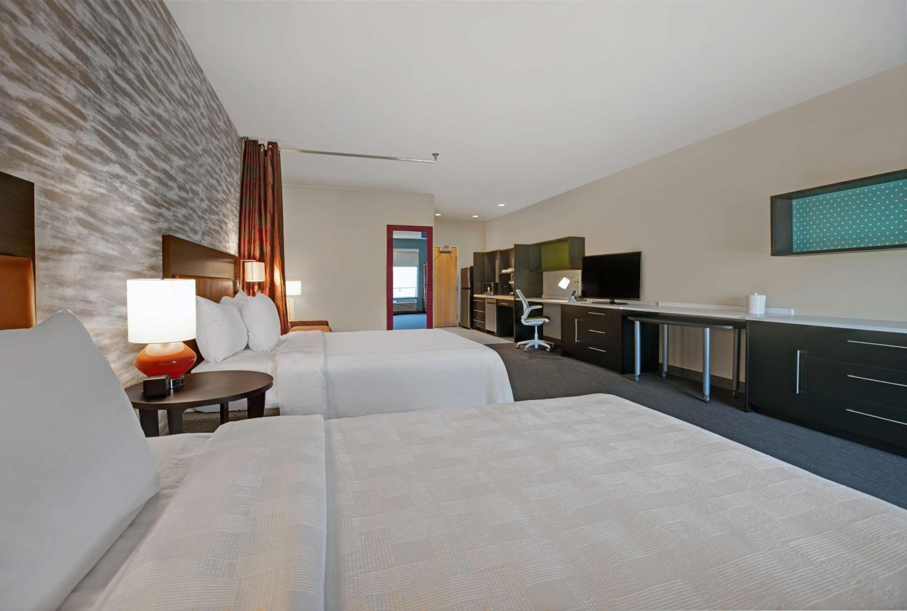 Queen Studio with Two Queen Beds - Mobility Access/Non-Smoking - Photo 3