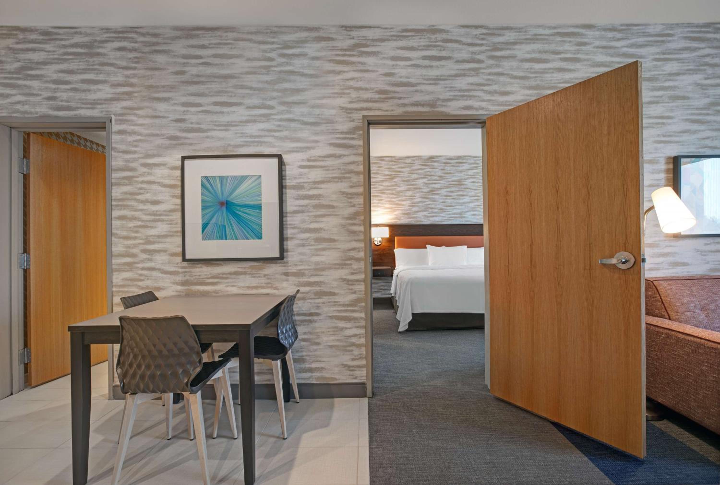 King Suite - Hearing Access/Non-Smoking - Photo 5