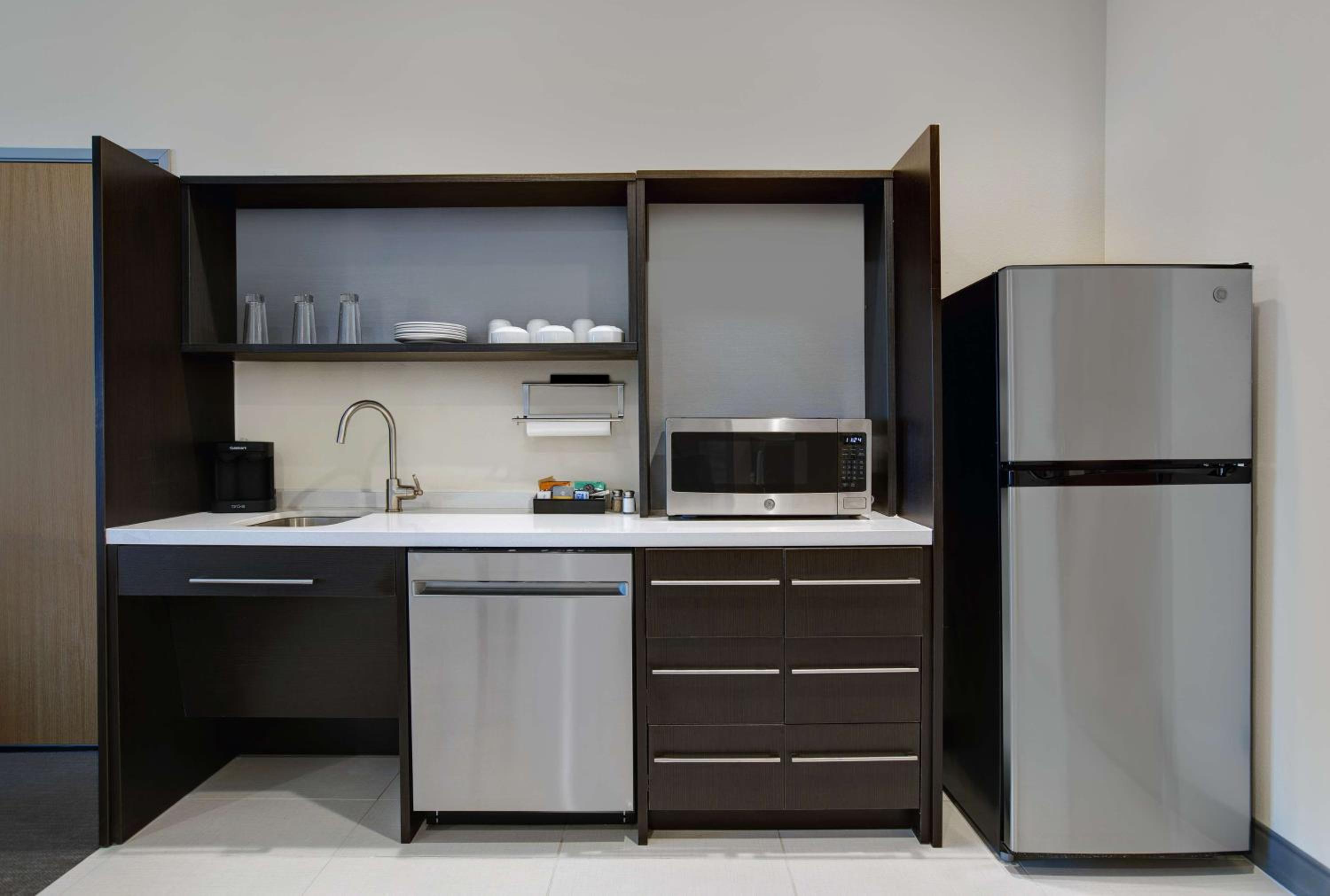 King Suite - Hearing Access/Non-Smoking - Photo 6