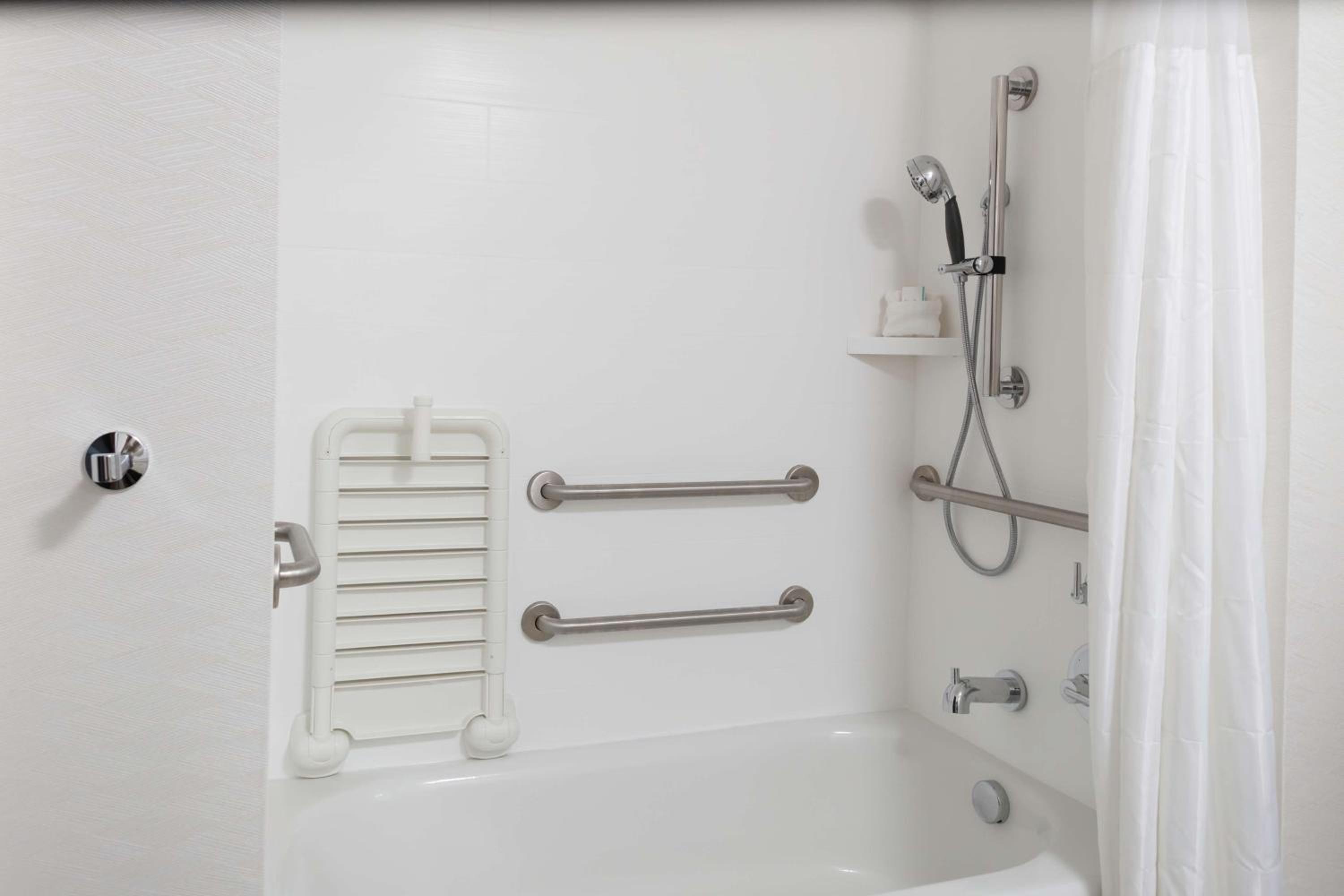 King Room with Mobility Accessible Tub - Photo 3