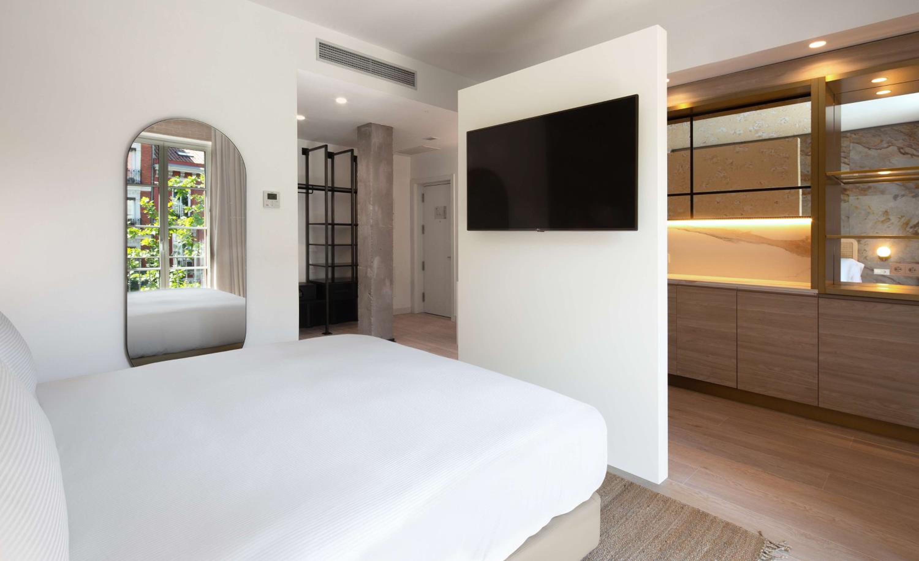 Superior King Room - Photo 7