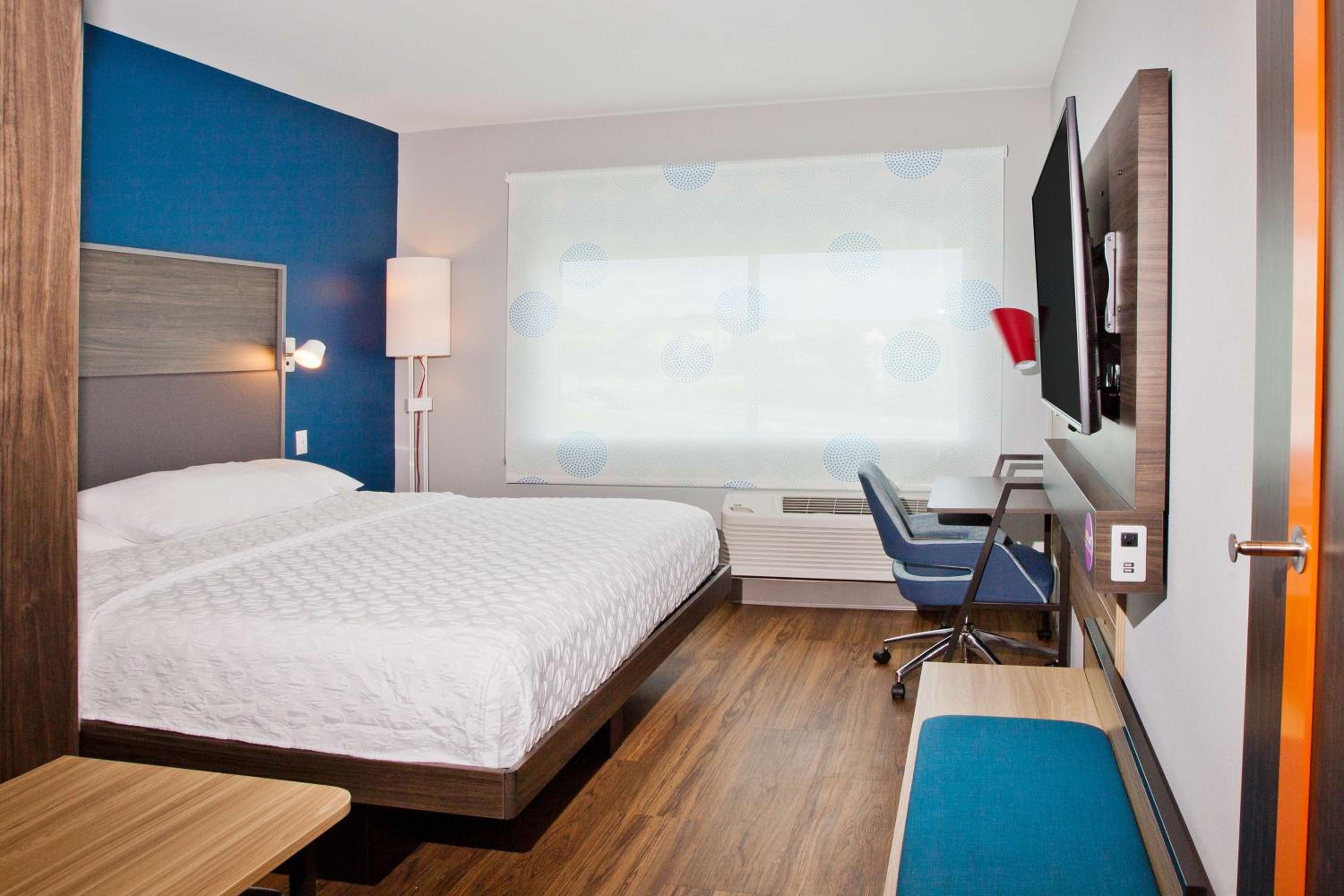 King Room with Bath Tub - Mobility Access - Photo 2