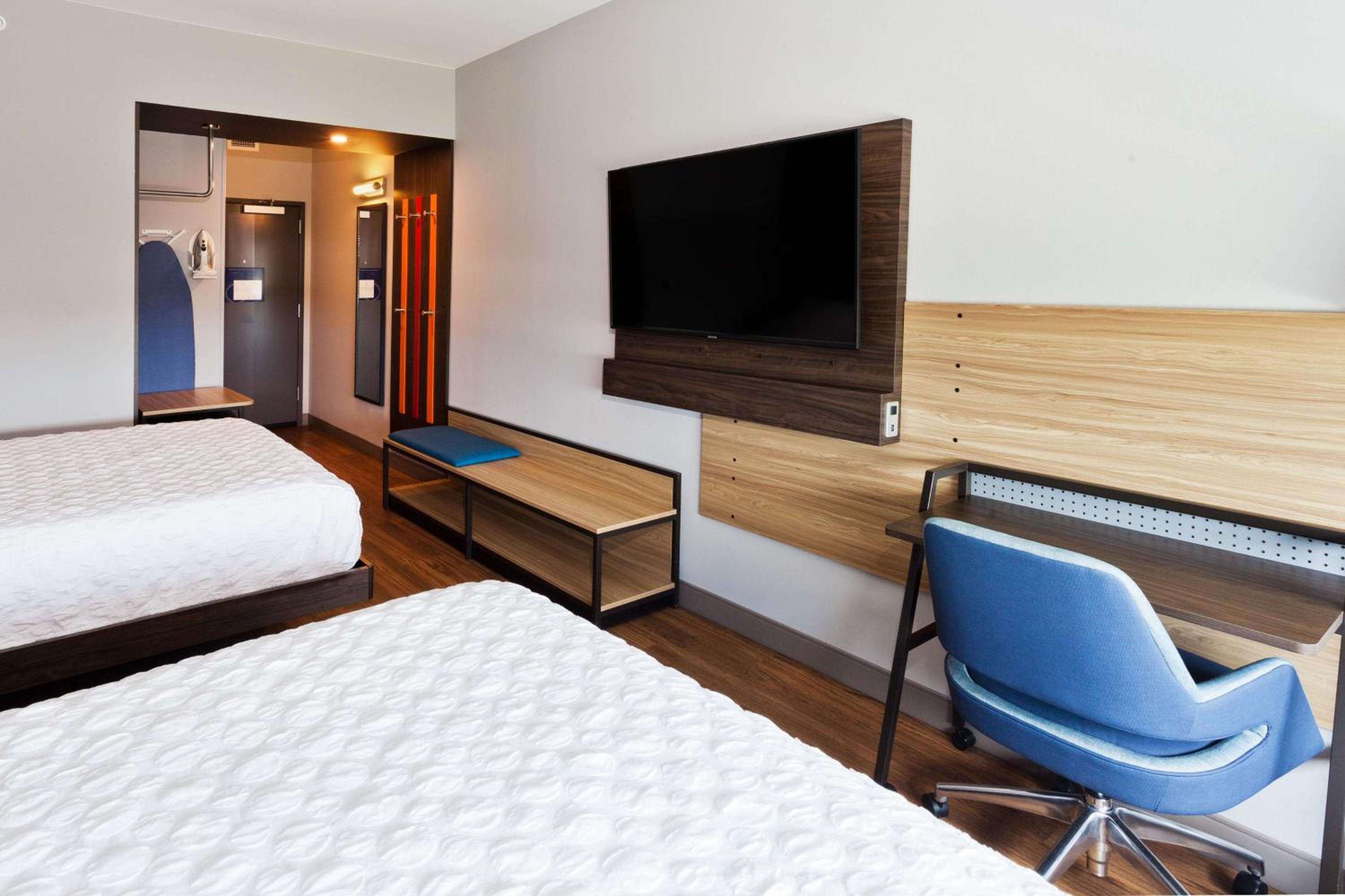 Queen Room with Two Queen Beds - Mobility Access - Photo 1