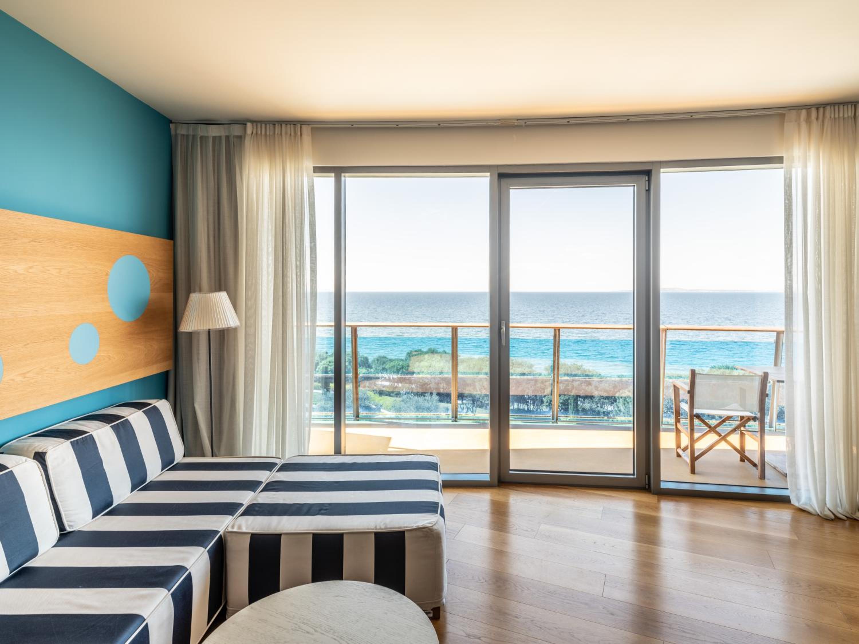 Junior Suite with Balcony and Sea View - Photo 2