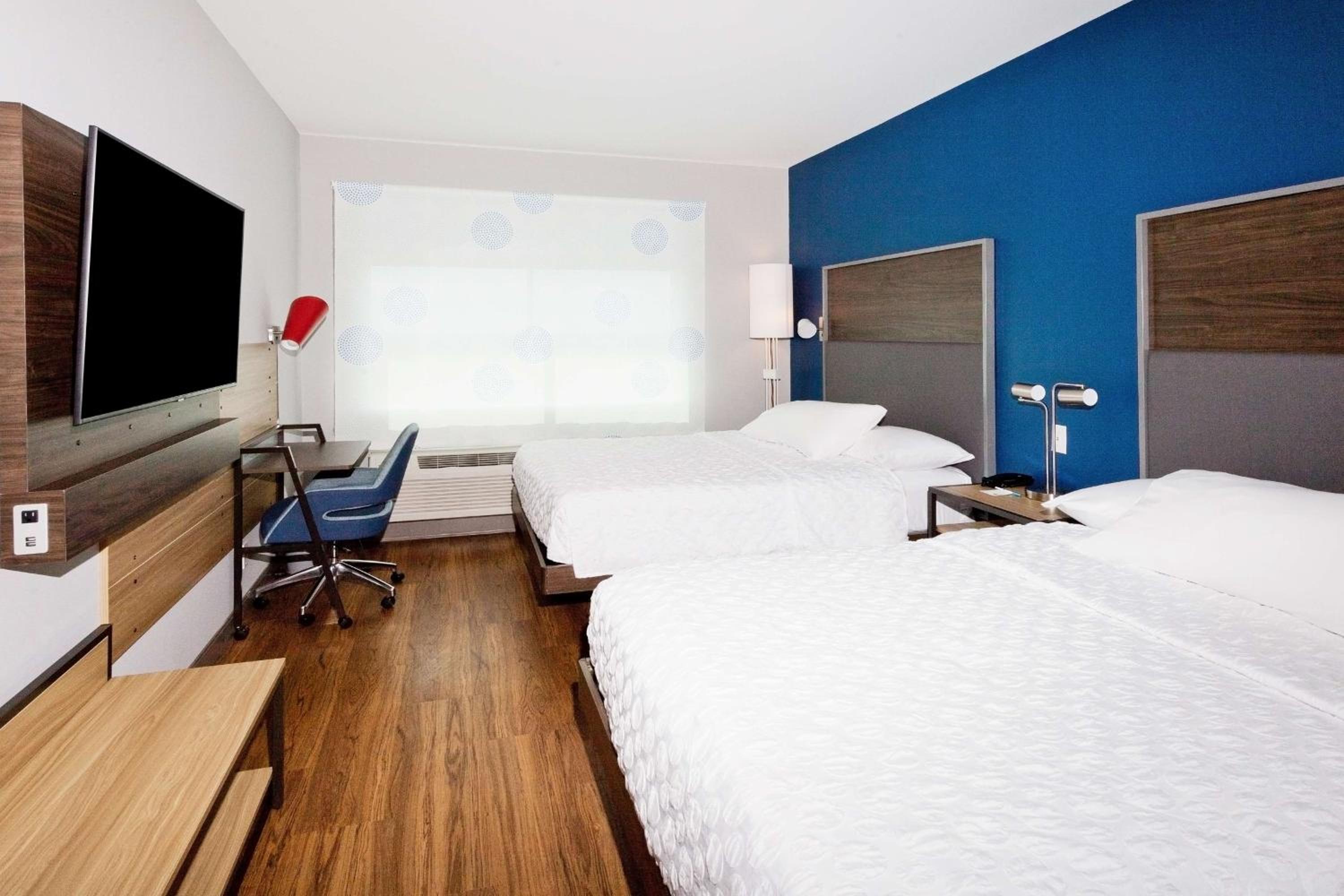 Queen Room with Two Queen Beds - Mobility Access - Photo 3