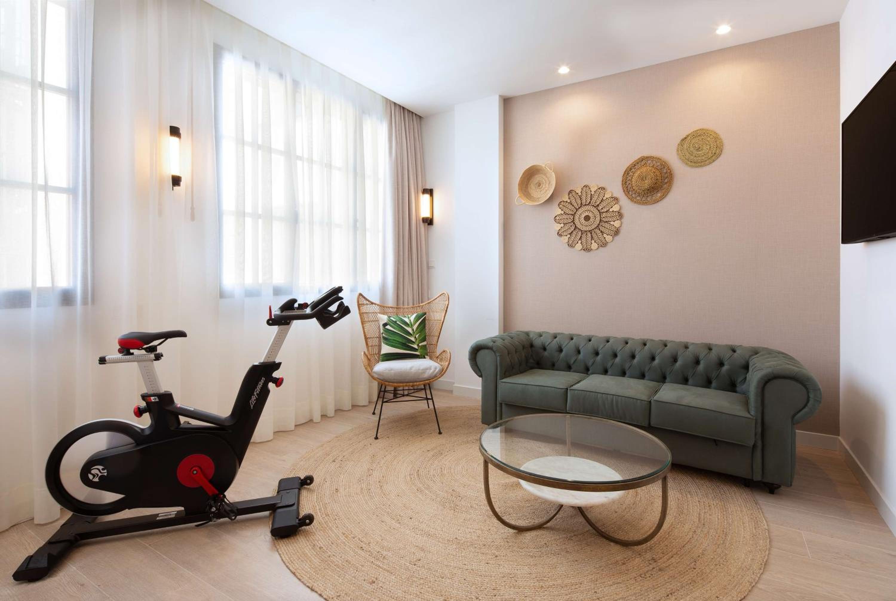 Fitness King Room thumbnail 6