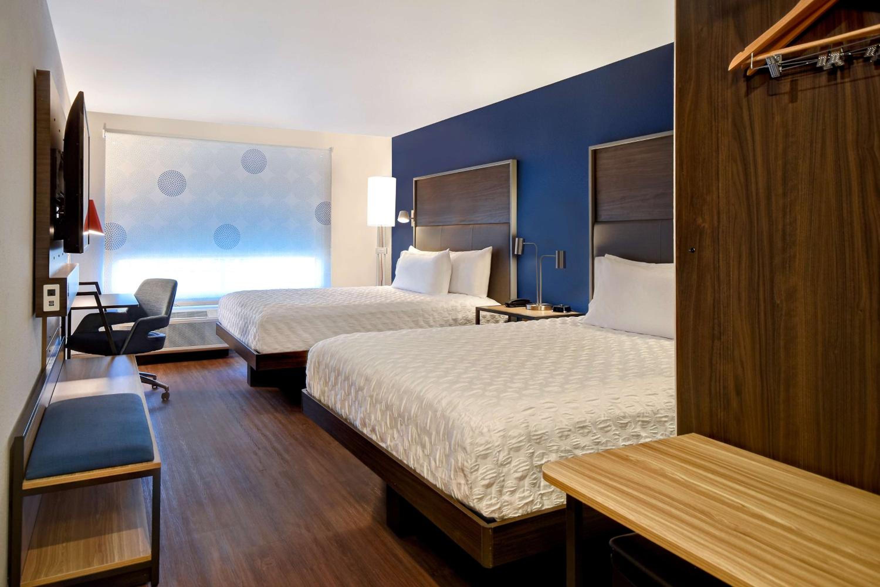 Queen Room with Two Queen Beds - Hearing Access - Photo 6