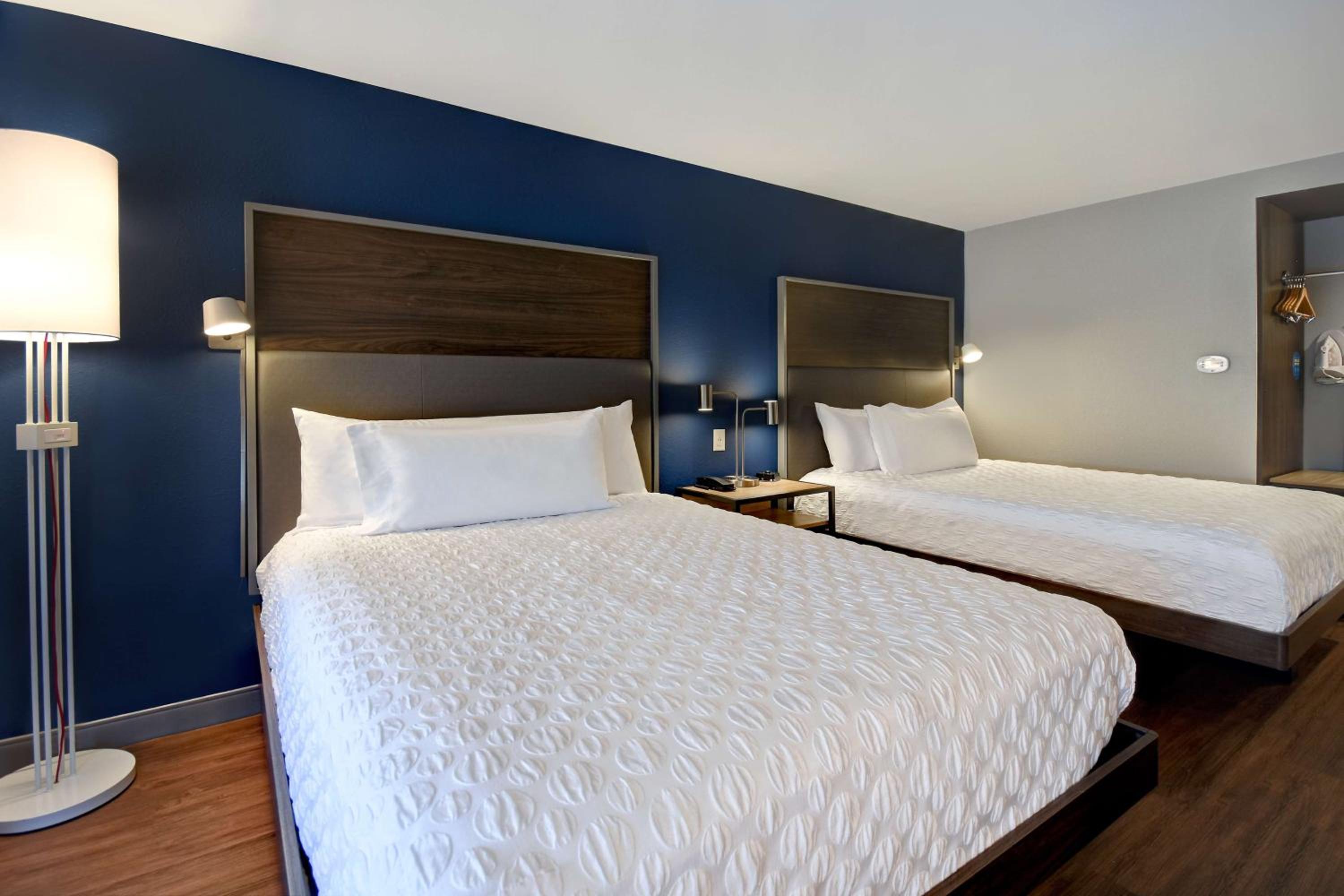 Queen Room with Two Queen Beds - Hearing Access - Photo 2