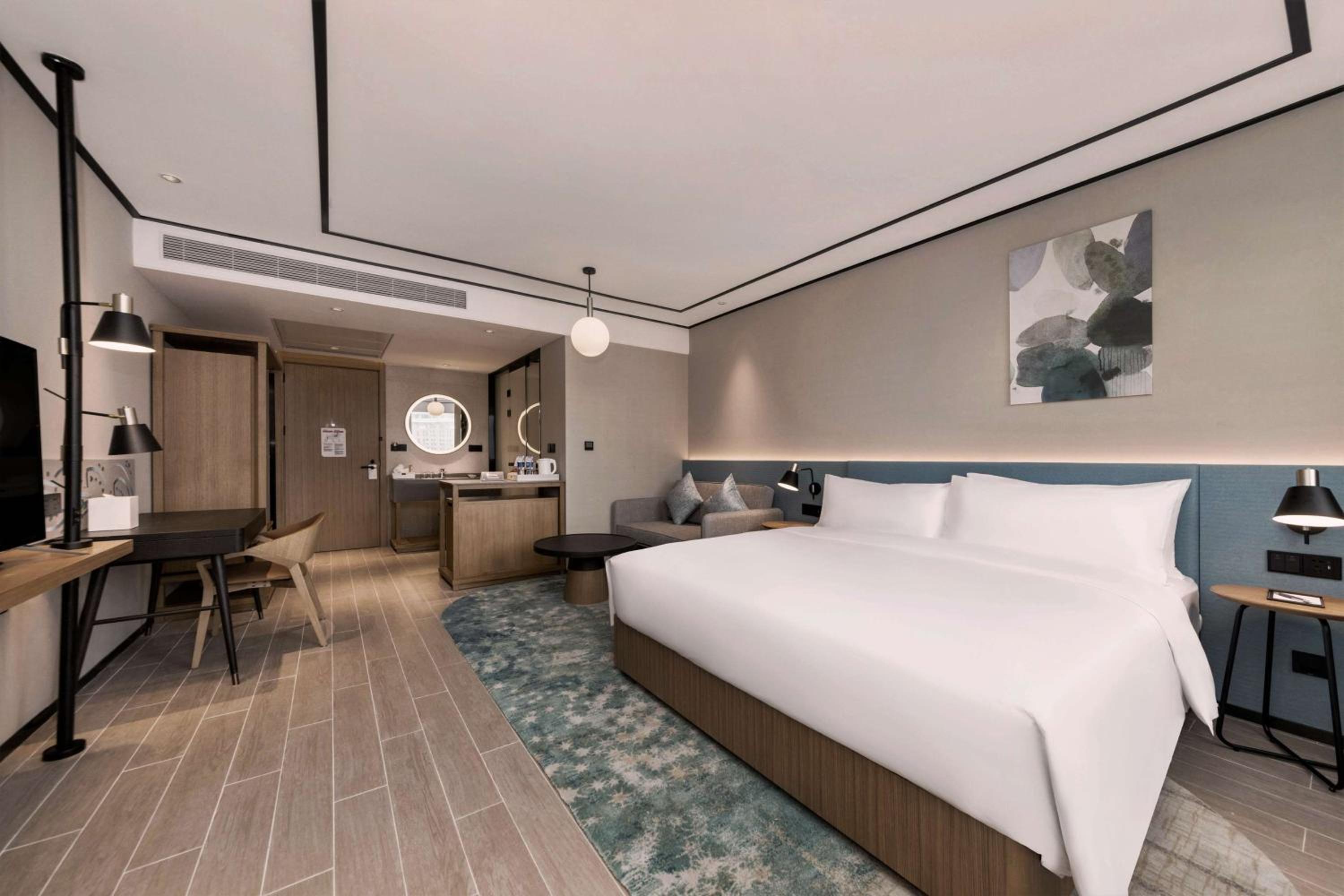 Deluxe King Room photo 2