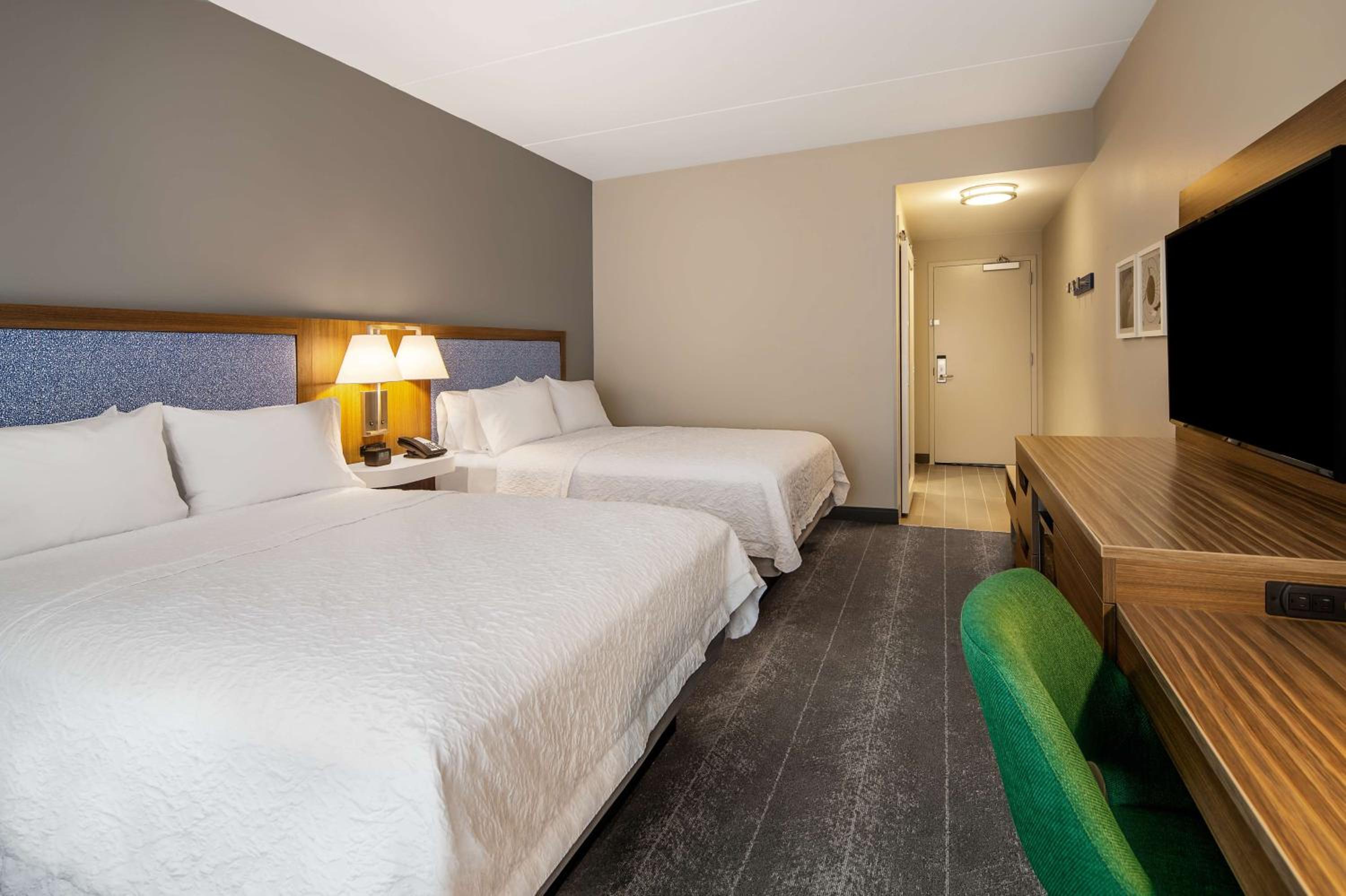 Queen Room with Two Queen Beds - Photo 3
