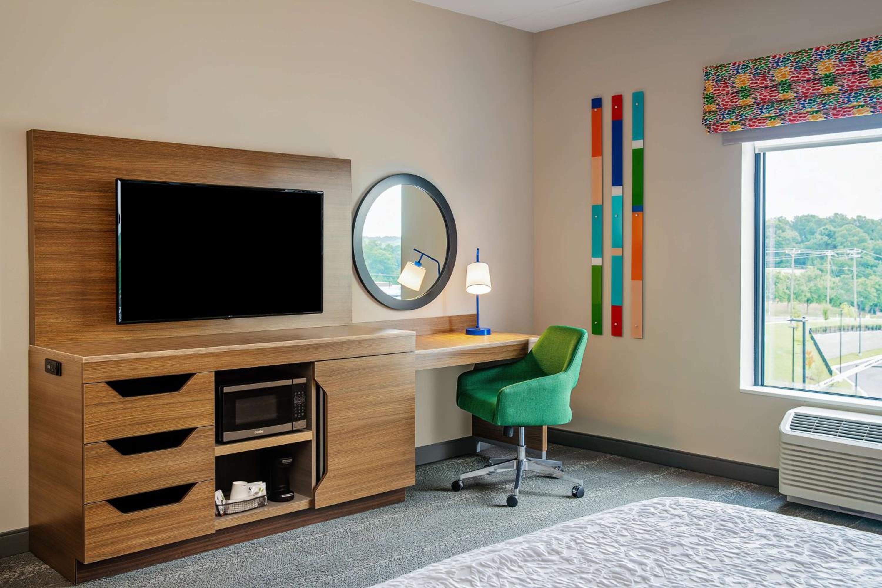King Room with Sofa Bed - Mobility Access/Non-Smoking - Photo 3