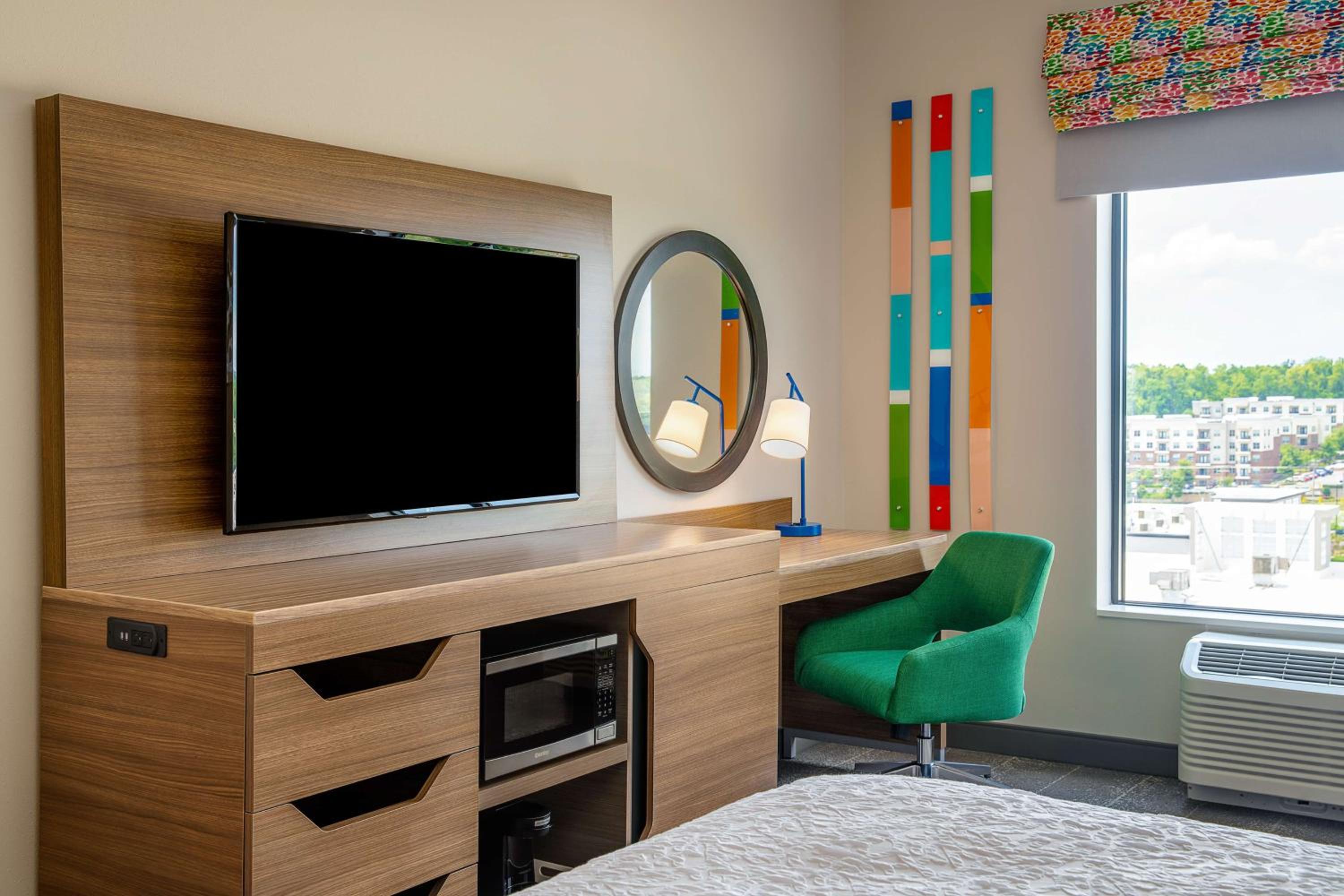 King Room with Sofa Bed - Non-Smoking - Photo 3