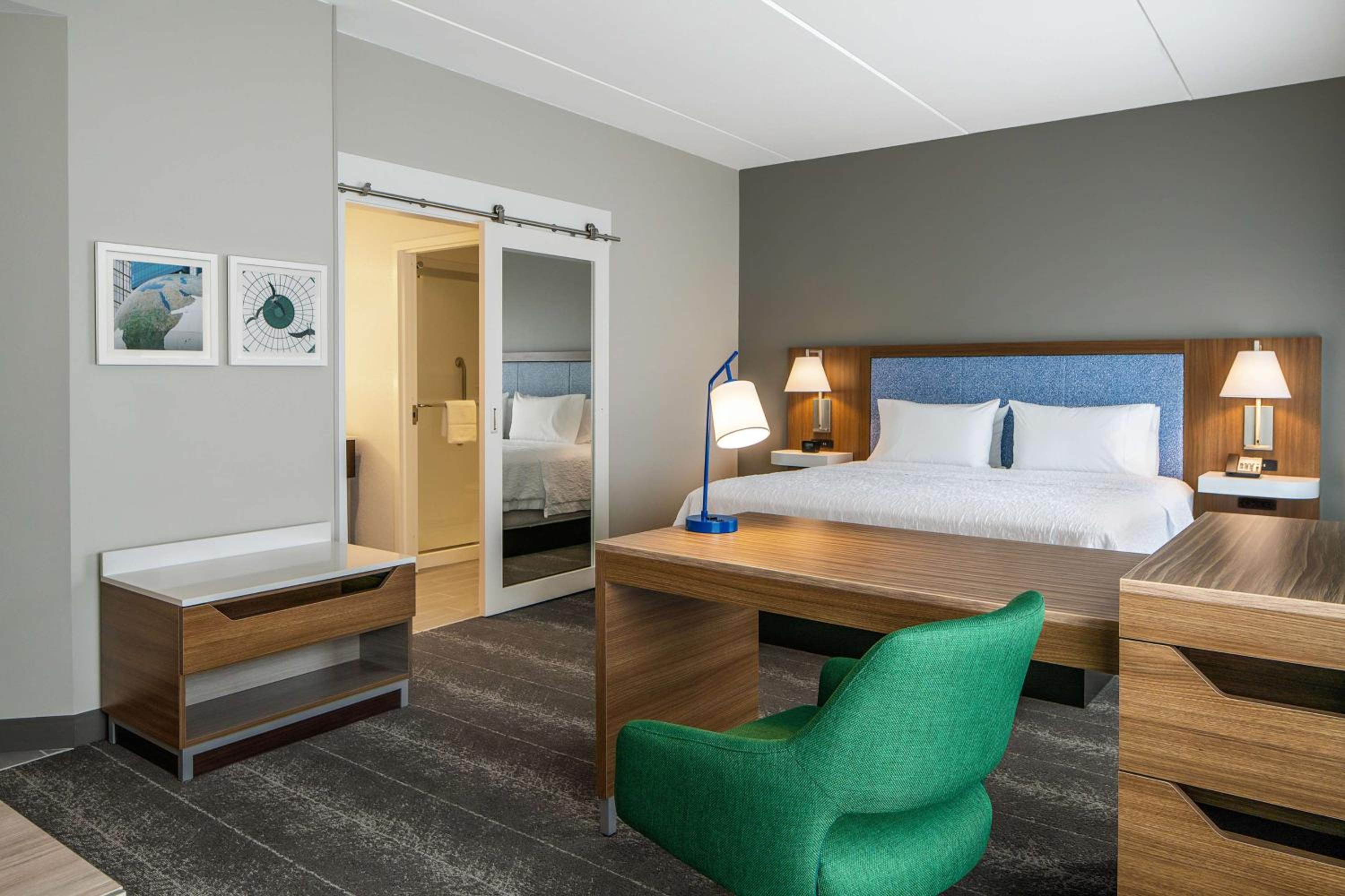 One-Bedroom King Suite - Non-Smoking - Photo 5