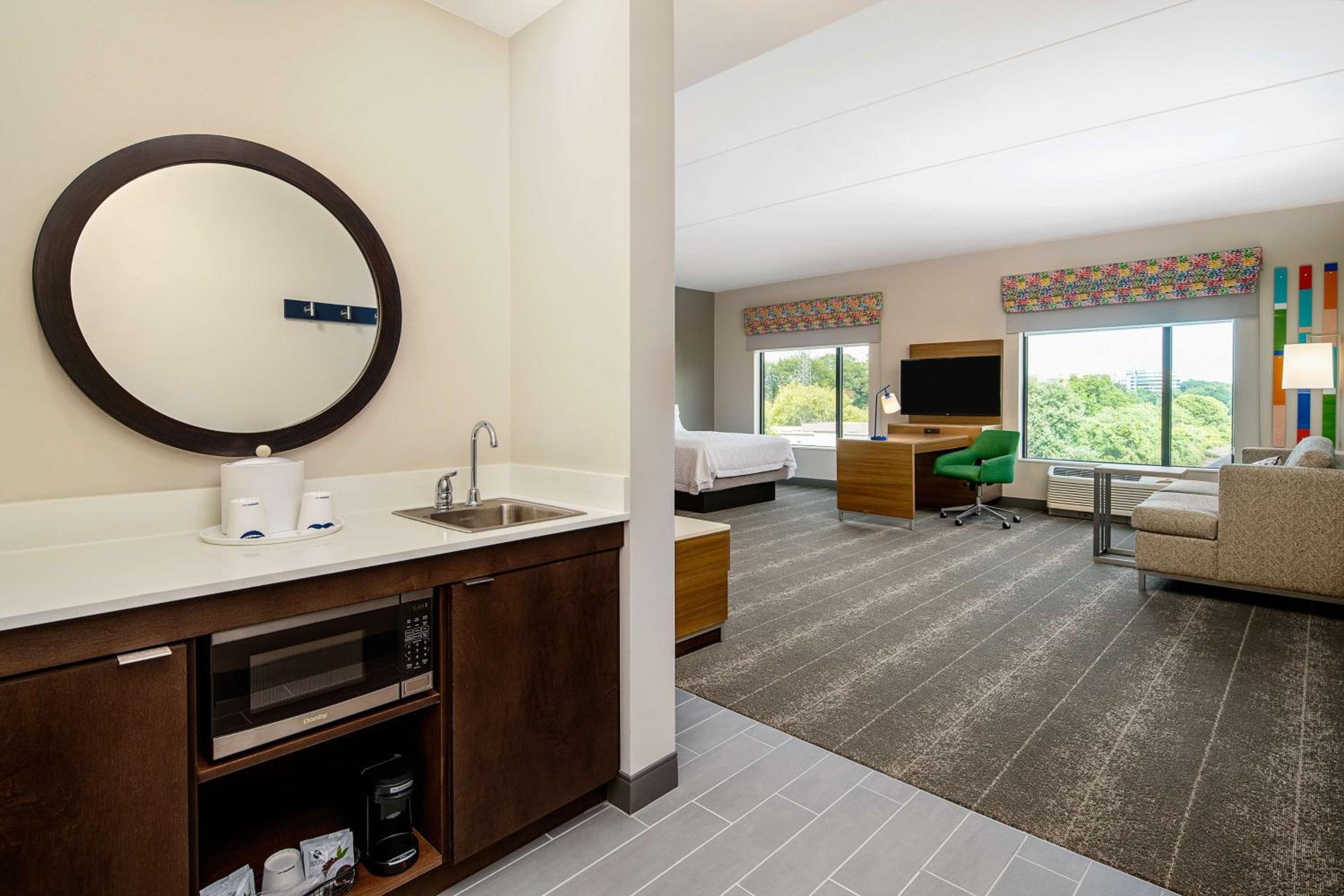 Queen Suite with Two Queen Beds - Non-Smoking - Photo 3