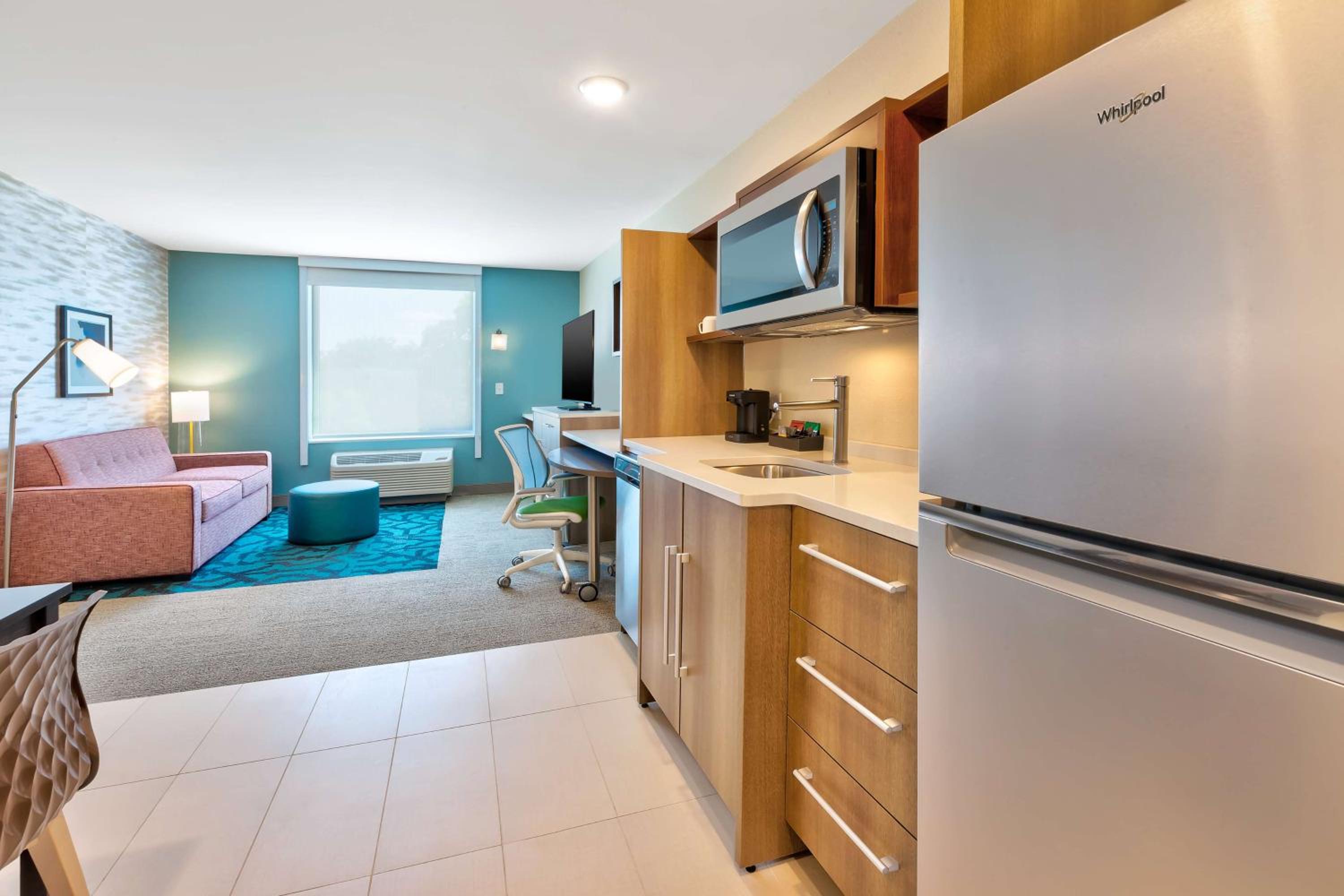 One-Bedroom King Suite - Non-Smoking photo 3
