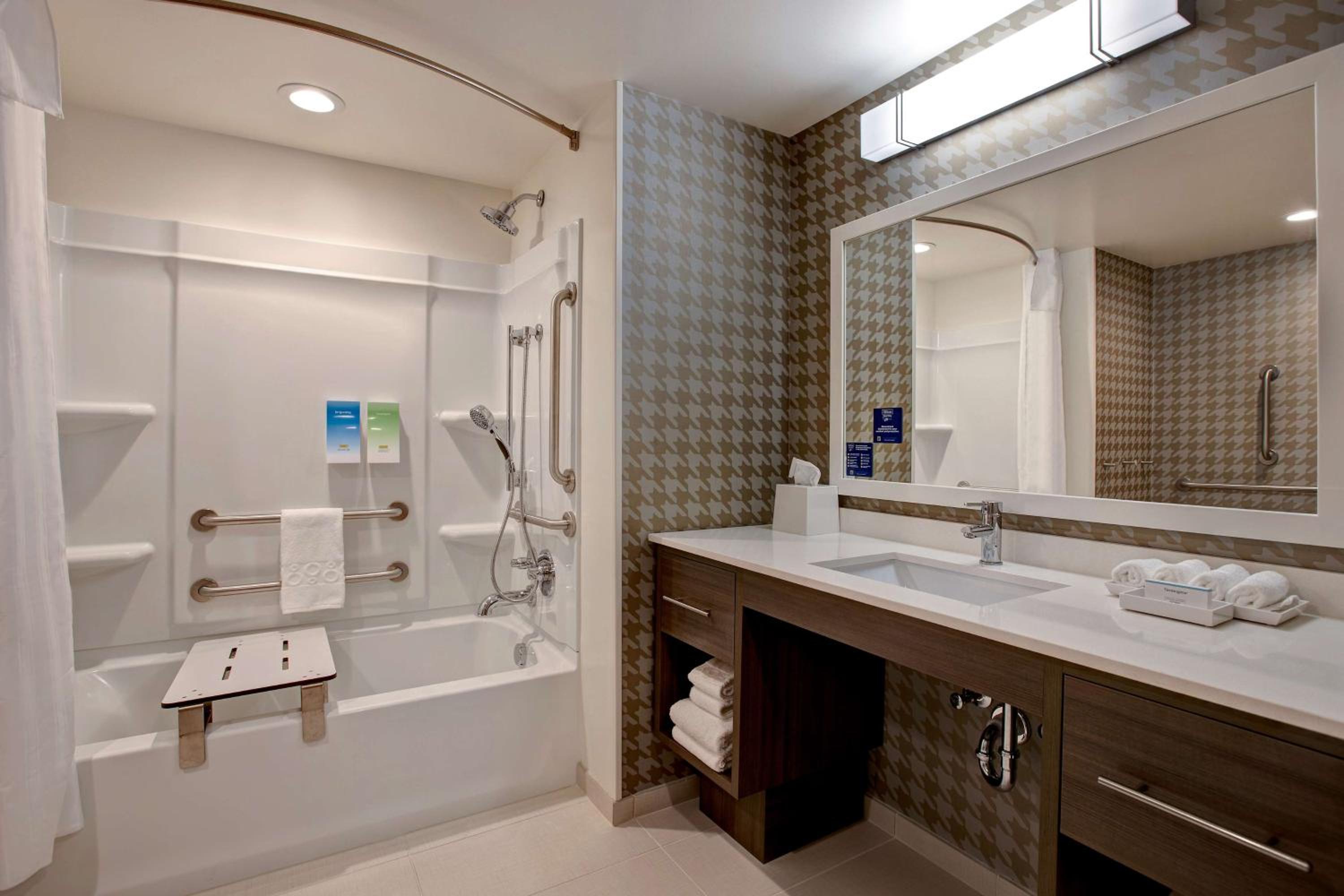 King Studio Suite - Mobility Access/Non-Smoking - Photo 3