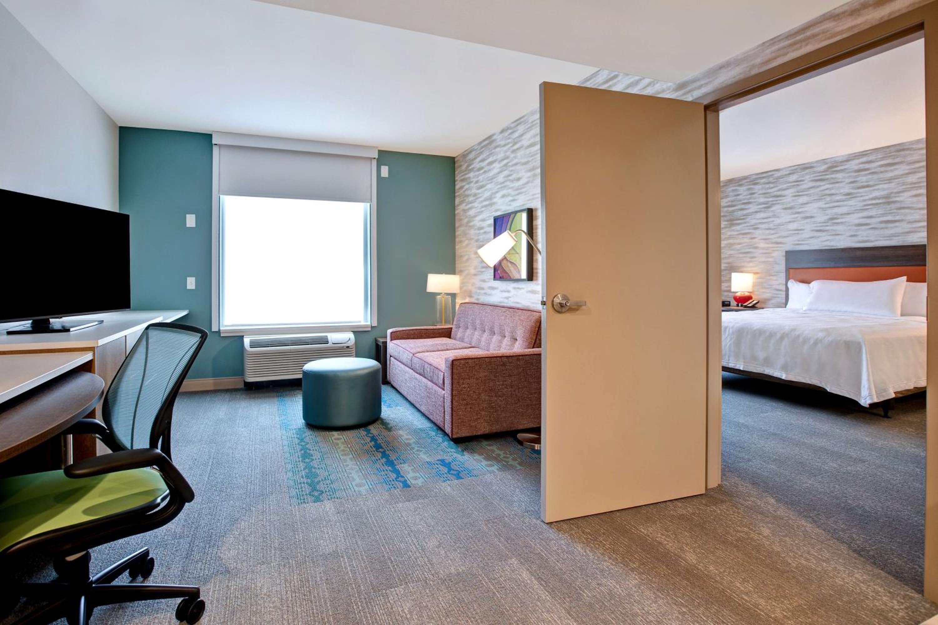 King Suite - Hearing Access/Non-Smoking - Photo 3