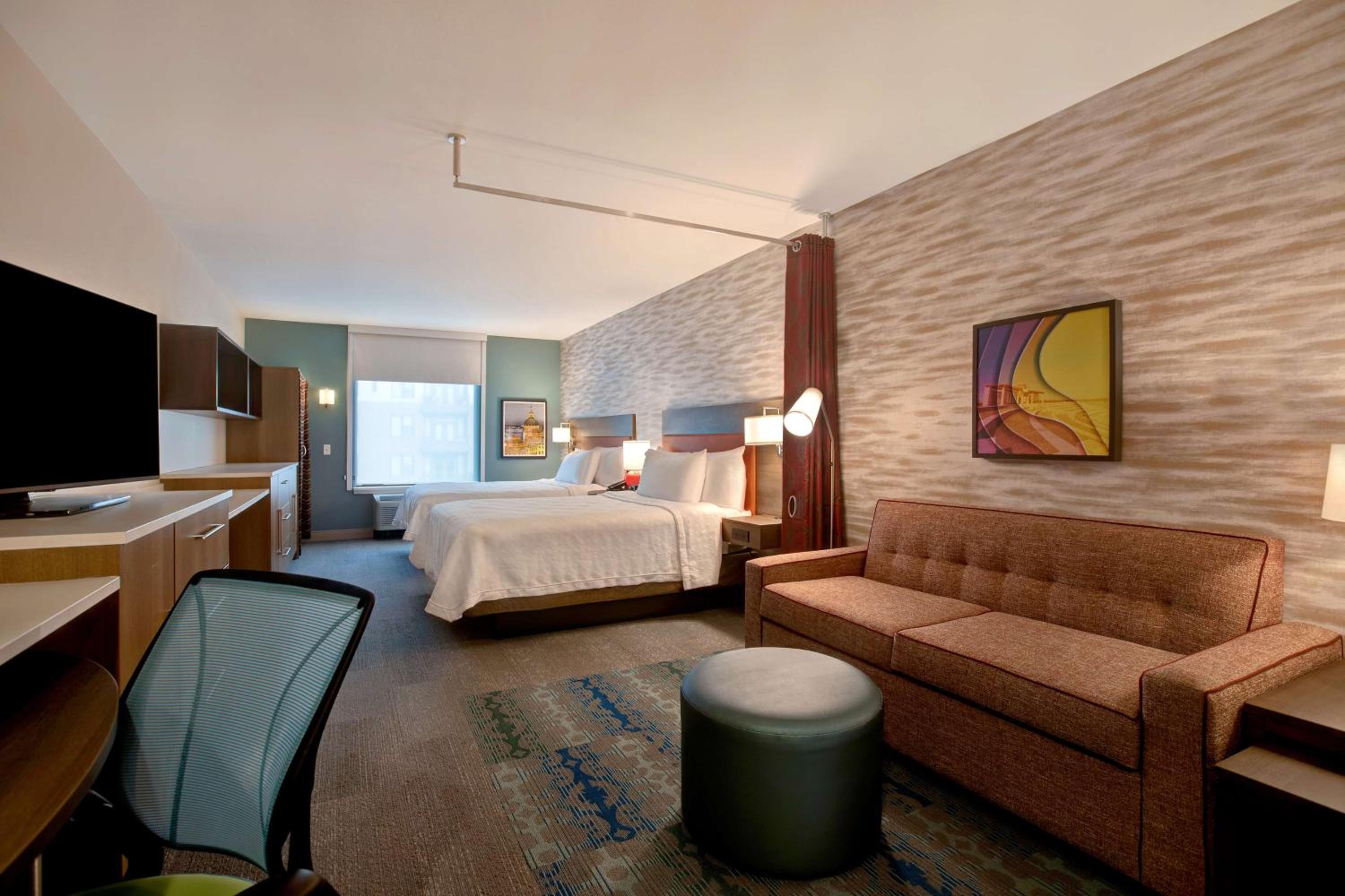 Queen Studio with Two Queen Beds - Non-Smoking - Photo 2