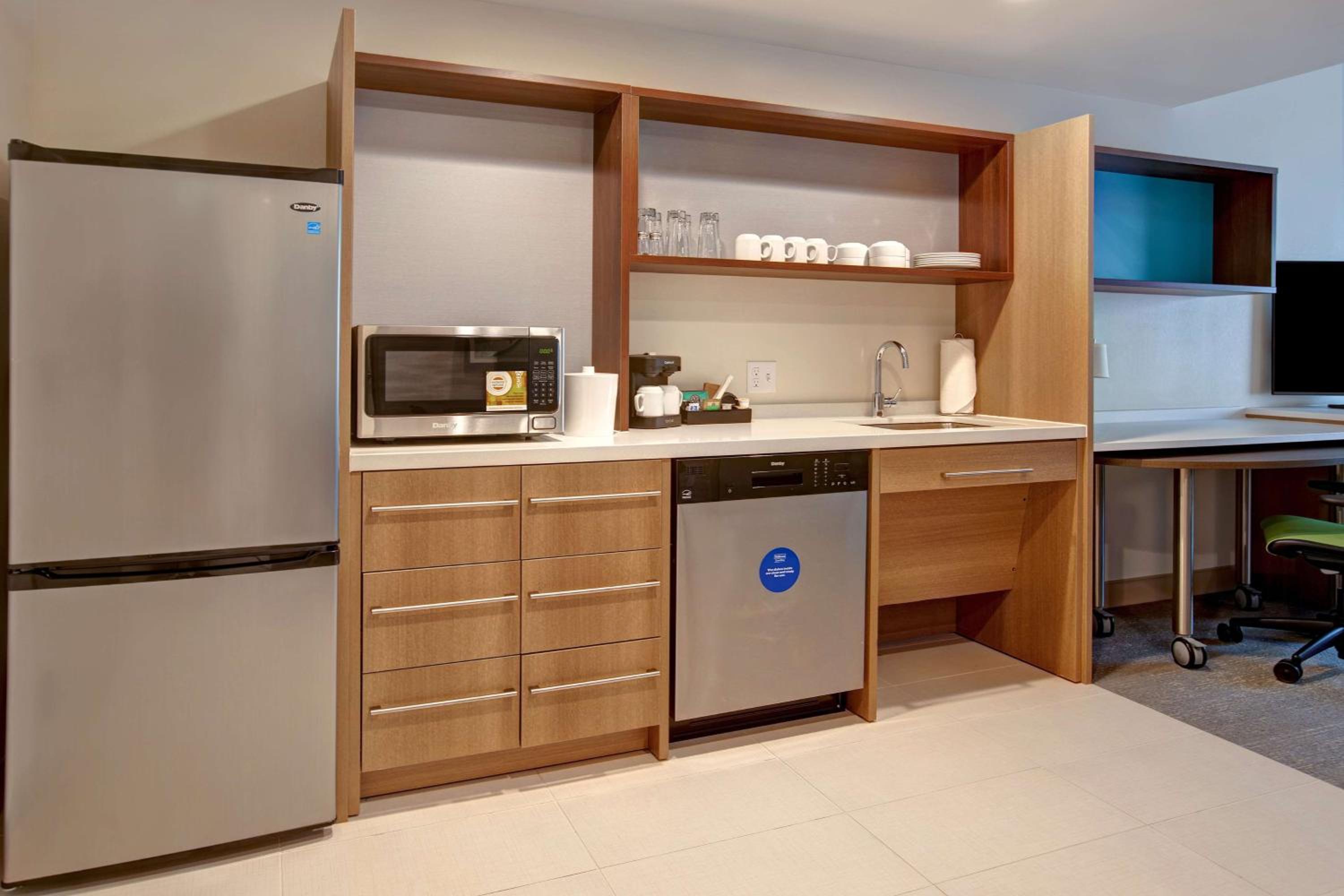 King Suite - Hearing Access/Non-Smoking - Photo 5