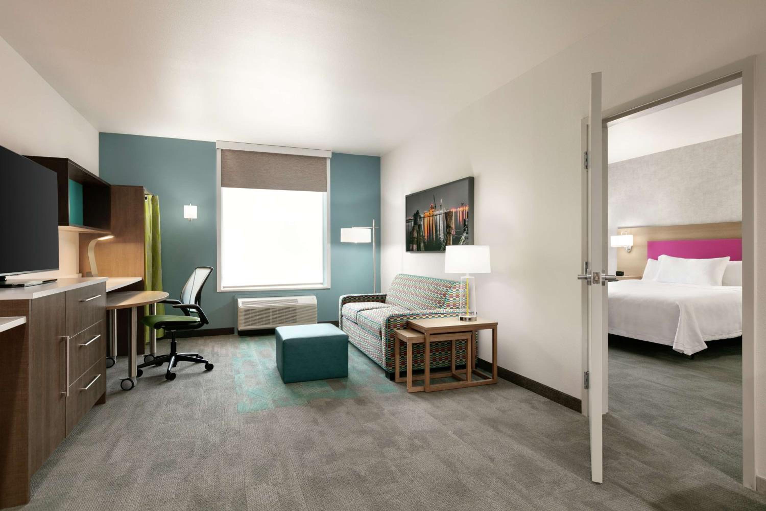One-Bedroom King Suite - Non-Smoking photo 3