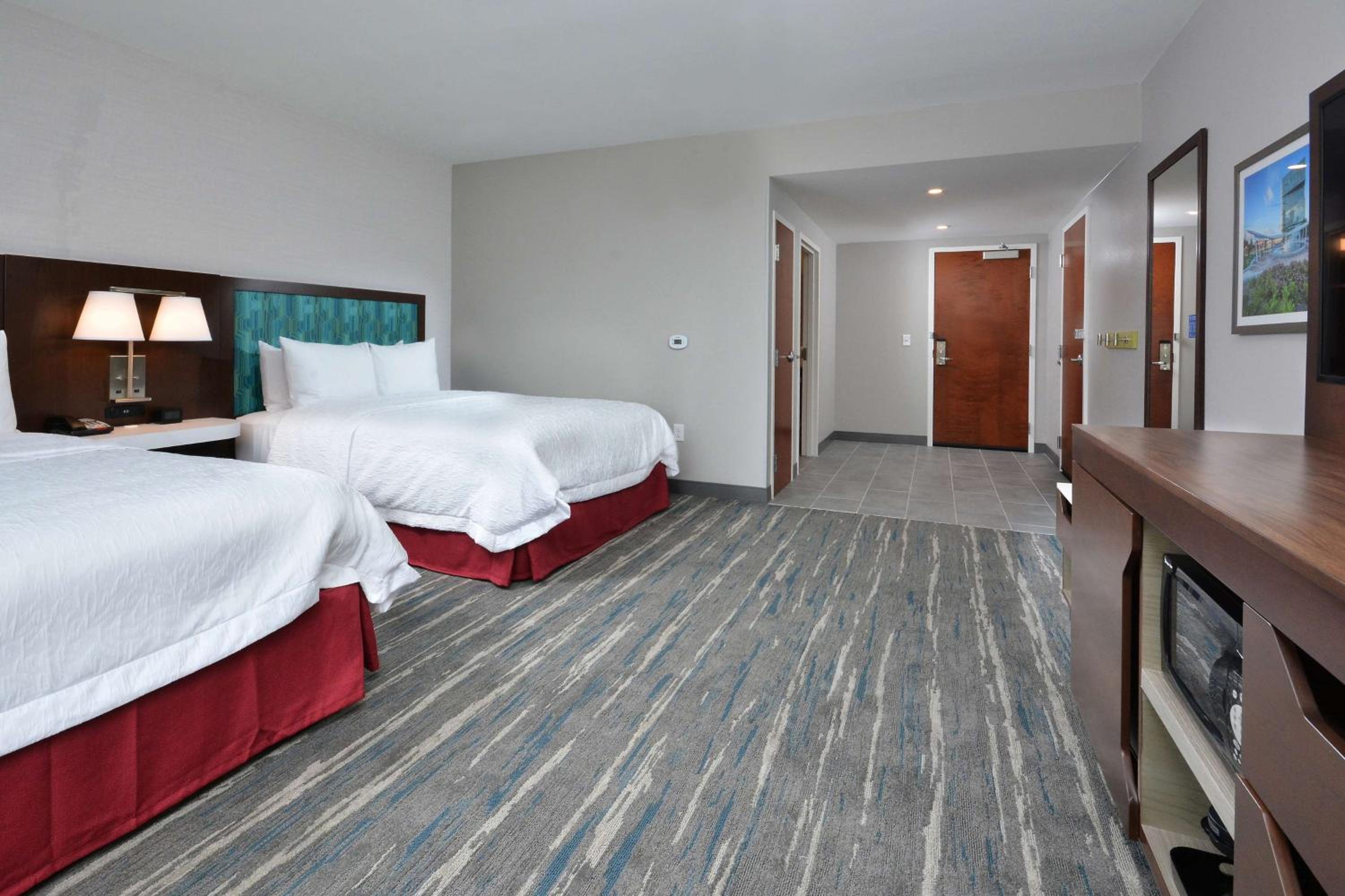 Queen Room with Bath Tub - Mobility Access/Non-Smoking - Photo 5