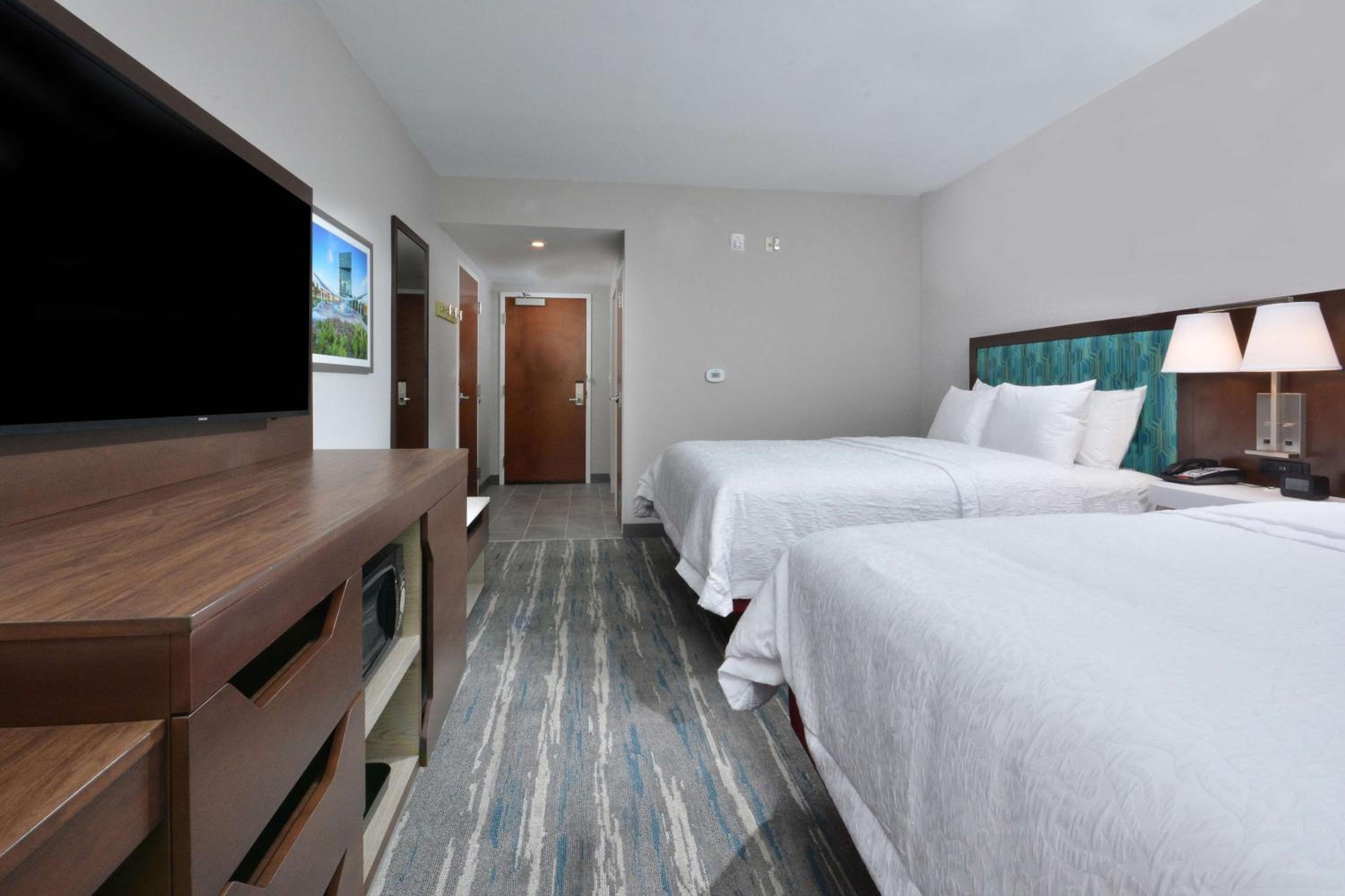 Queen Room with Two Queen Beds - Photo 6