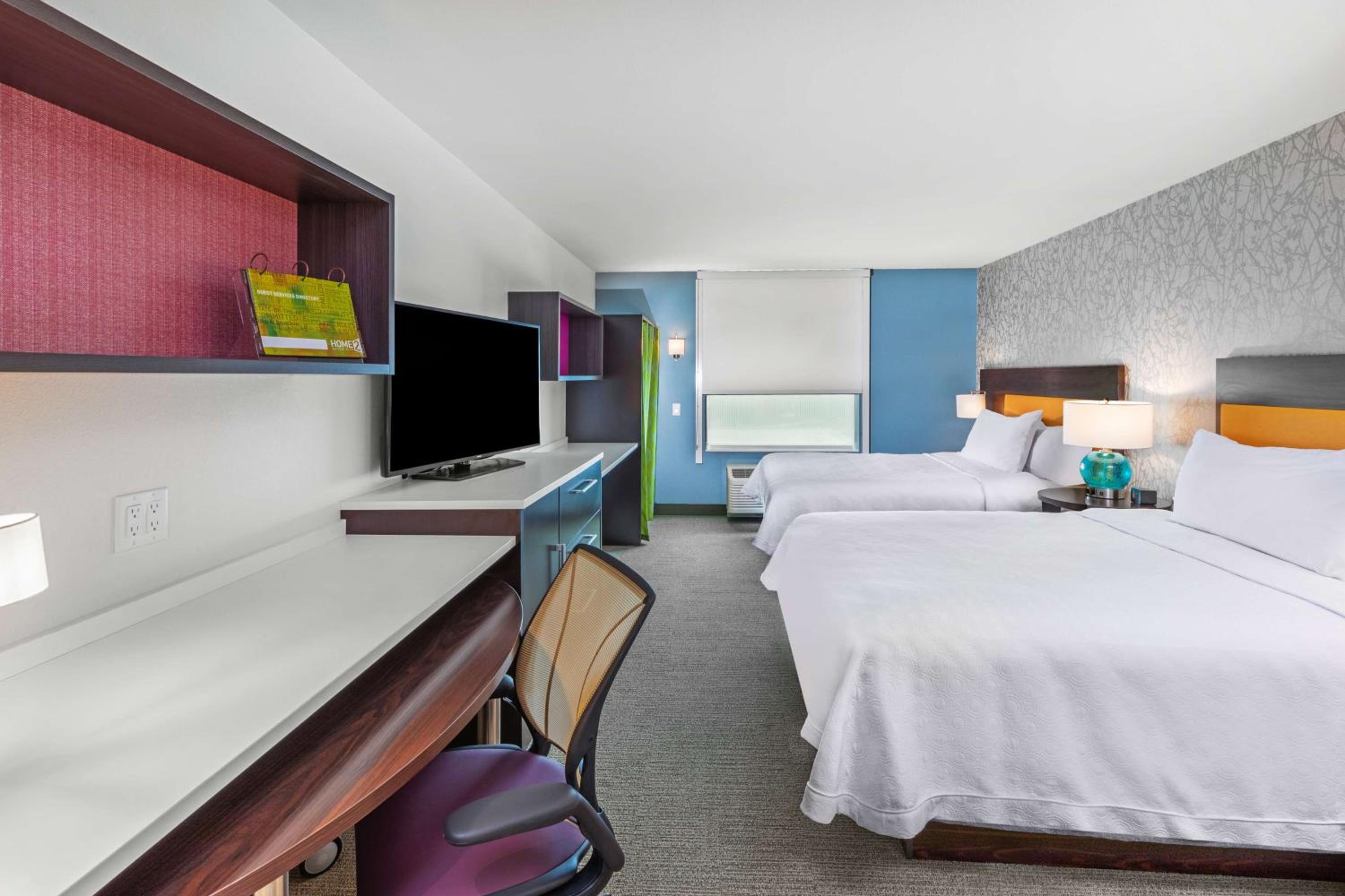 Queen Studio with Two Queen Beds - Non-Smoking - Photo 2