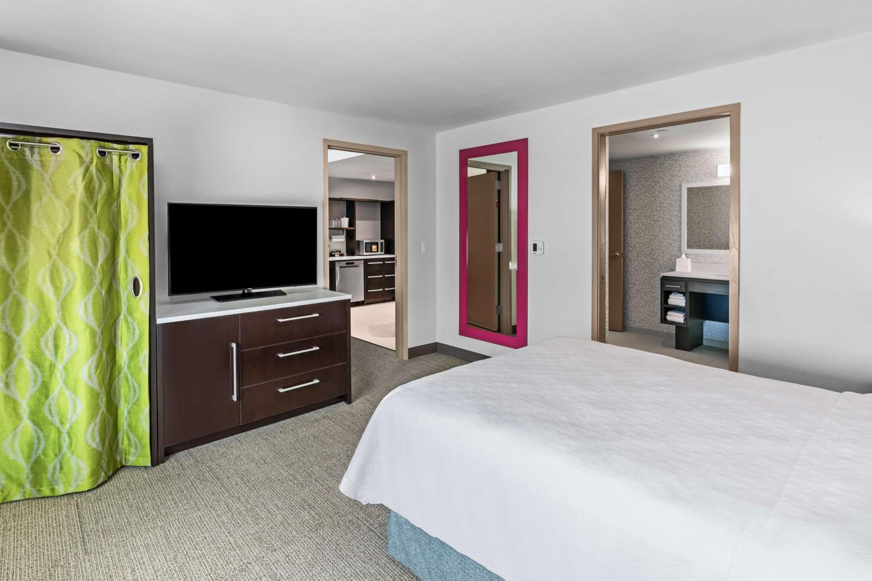 Queen Suite with Roll-In Shower - Mobility and Hearing Access/Non-Smoking - Photo 1