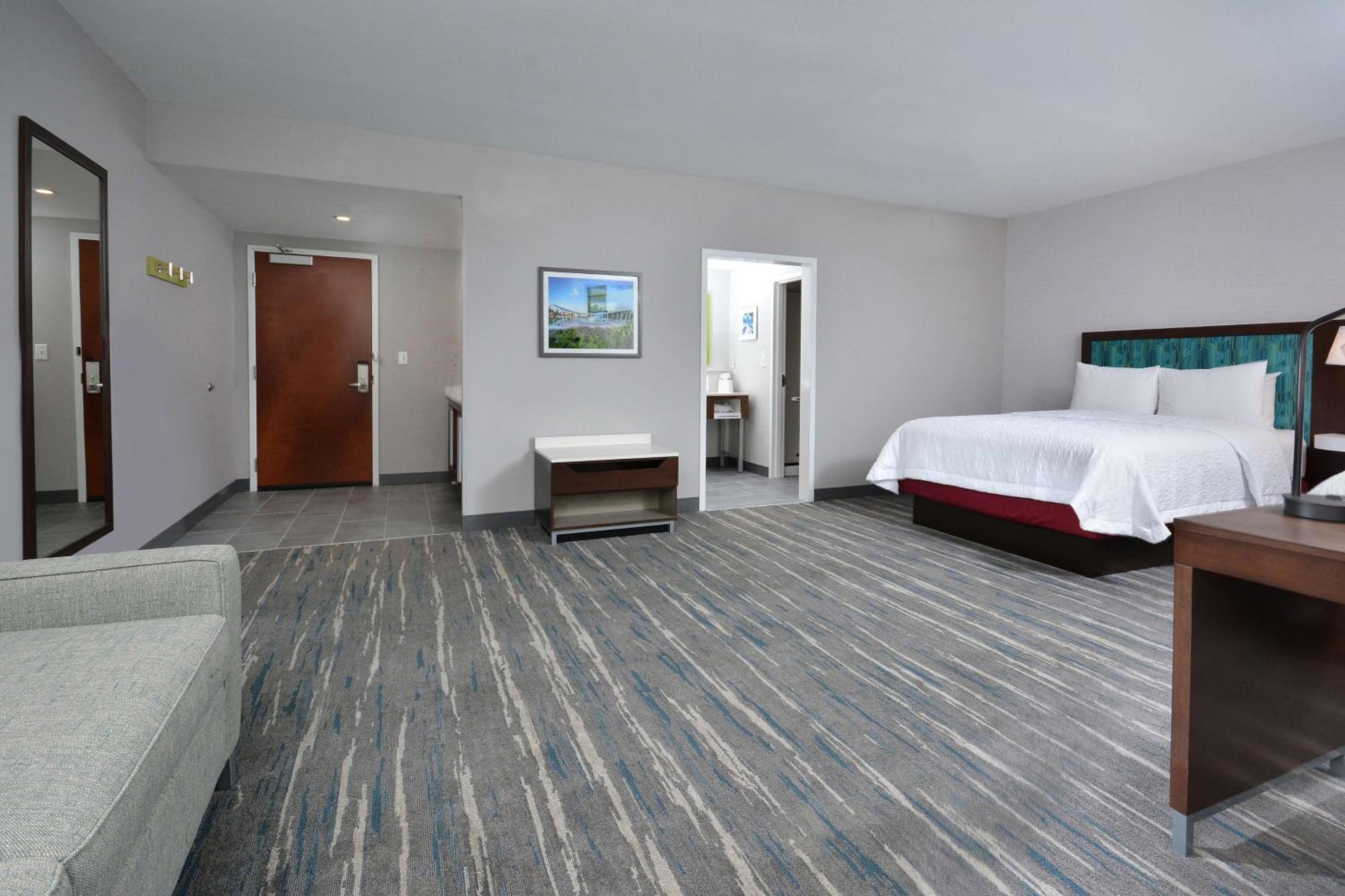 Queen Studio Suite with Two Queen Beds - Non-Smoking - Photo 5