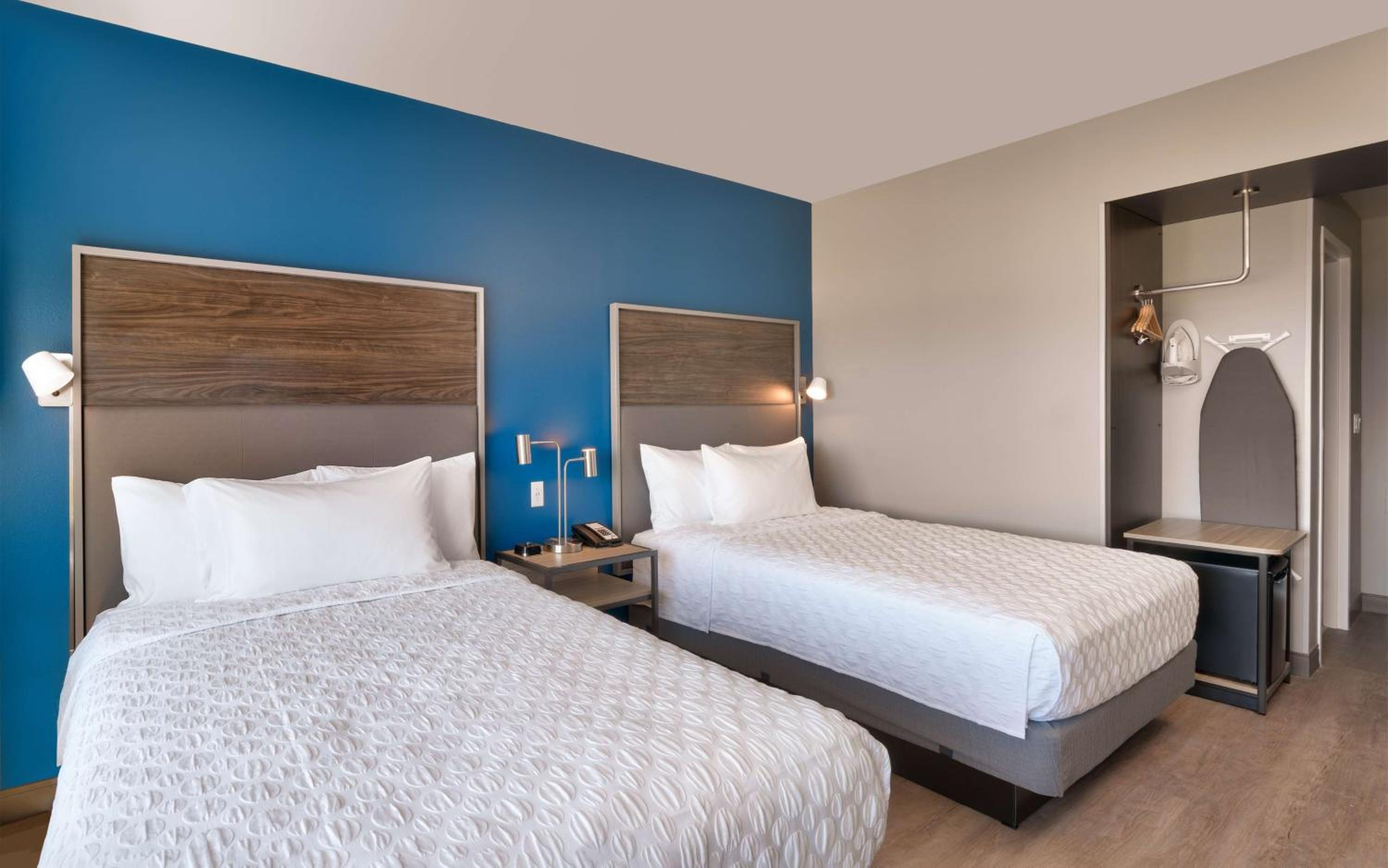 Queen Room with Two Queen Beds - Photo 1