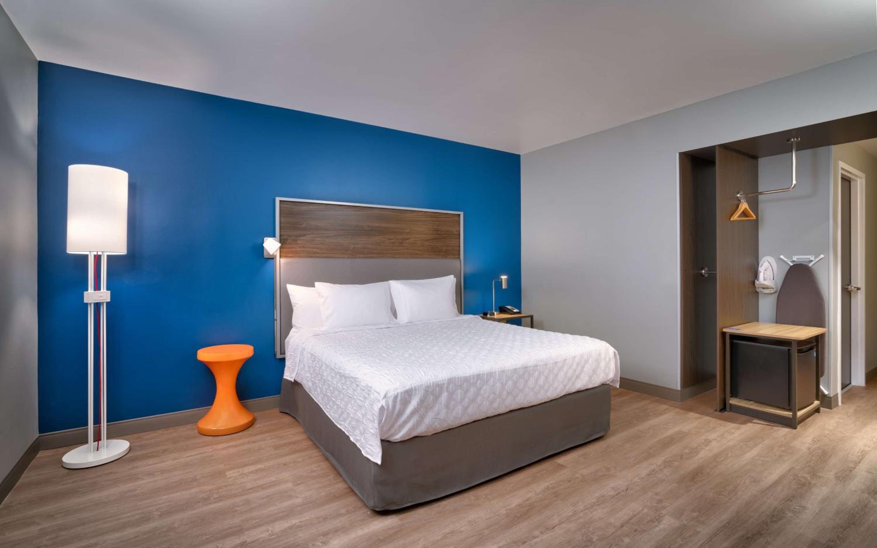 King Room with Bath Tub - Mobility Access - Photo 1