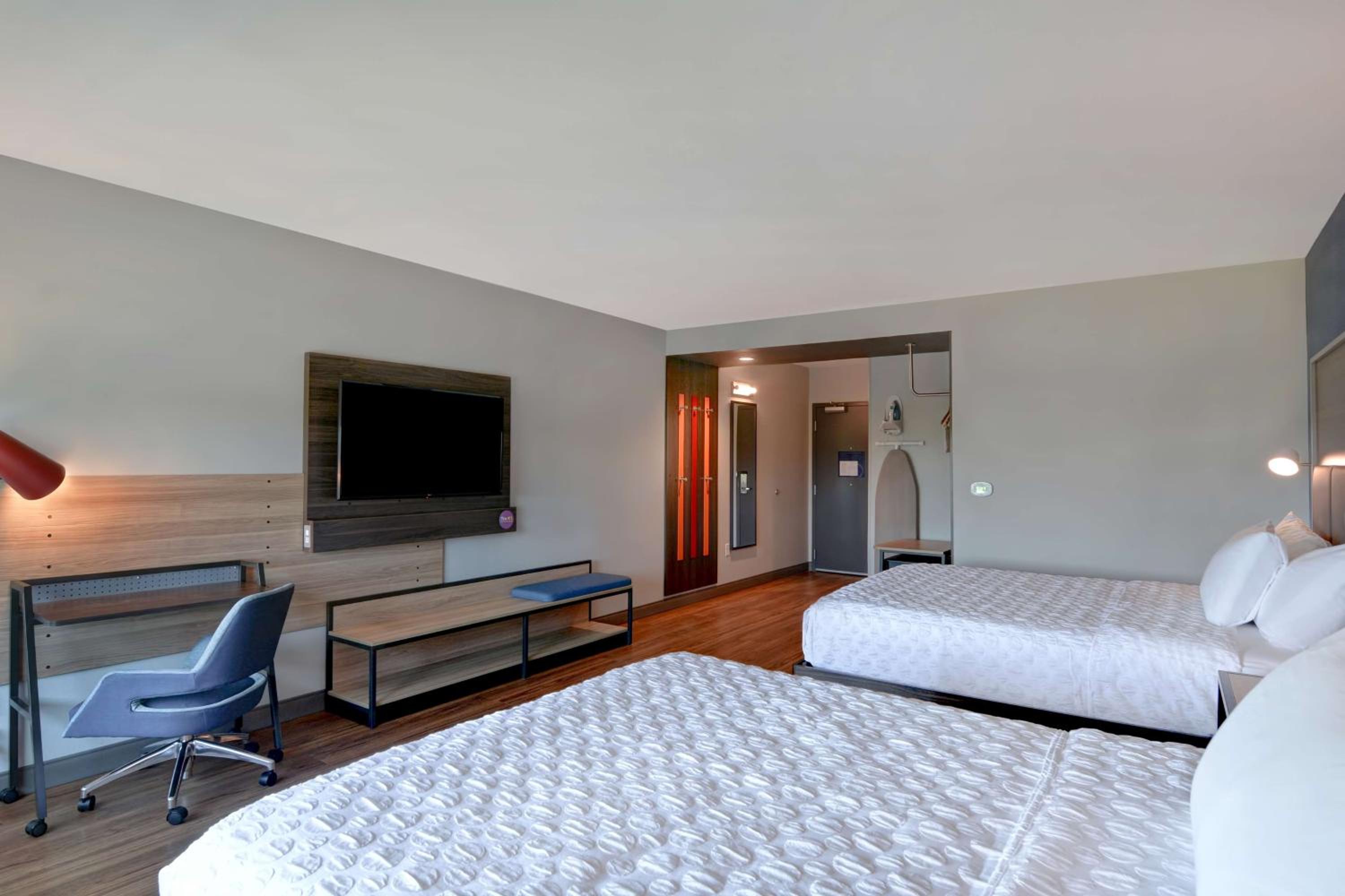 Queen Room with Two Queen Beds and Roll-In Shower - Mobility and Hearing Access - Photo 3